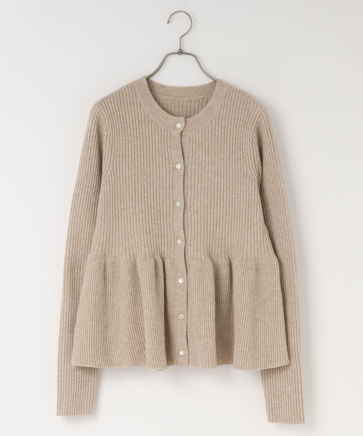 【ローリーズファーム/LOWRYS FARM】のペプラムニットカーディガンLS インテリア・キッズ・メンズ・レディースファッション・服の通販 founy(ファニー) 　ファッション　Fashion　レディースファッション　Fashion for Women　トップス・カットソー　Cut & Sew Tops　ニット　Knit Tops & Sweaters　カーディガン・羽織り　Layered Style Cardigans　カーディガン　Cardigan, Knitwear　デニム　Denim, Jeans Material　フレア　Flare, Flared　ペプラム　Peplum, Flared Hem　エレガント 上品　Elegant　ベージュ51|ID: prp329100004726065 ipo3291000000034503198