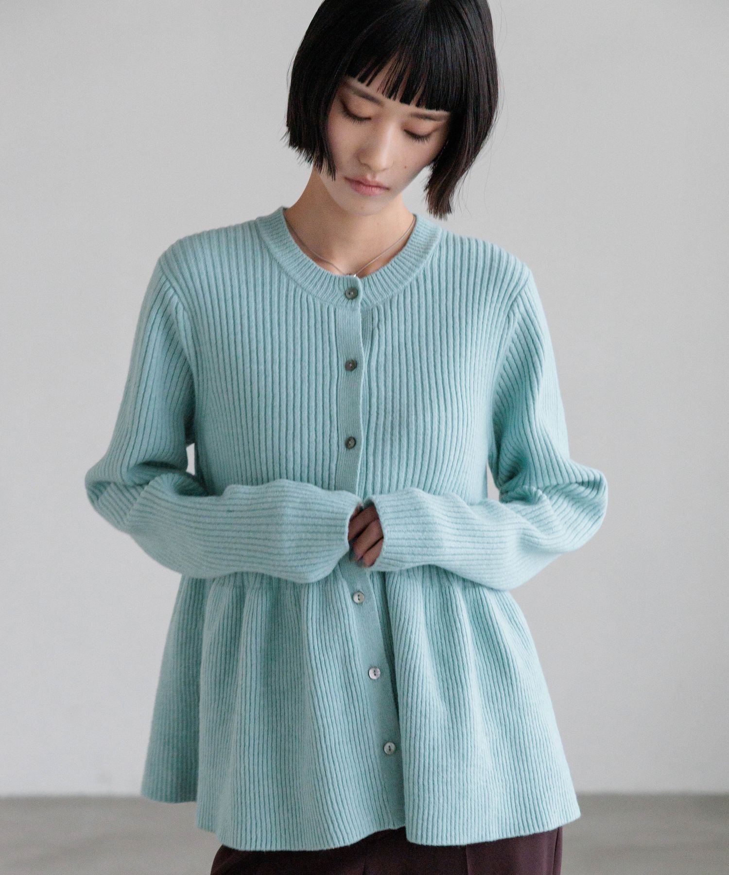 【ローリーズファーム/LOWRYS FARM】のペプラムニットカーディガンLS 人気、トレンドファッション・服の通販 founy(ファニー) 　ファッション　Fashion　レディースファッション　Fashion for Women　トップス・カットソー　Cut & Sew Tops　ニット　Knit Tops & Sweaters　カーディガン・羽織り　Layered Style Cardigans　カーディガン　Cardigan, Knitwear　デニム　Denim, Jeans Material　フレア　Flare, Flared　ペプラム　Peplum, Flared Hem　エレガント 上品　Elegant　 other-1|ID: prp329100004726065 ipo3291000000034882102