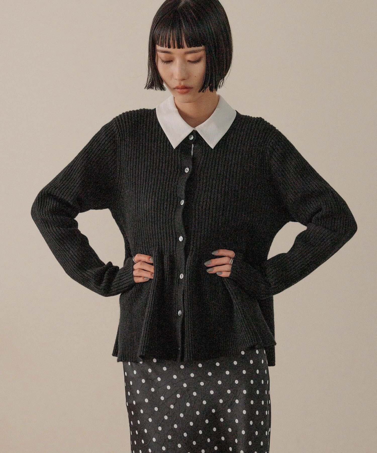 【ローリーズファーム/LOWRYS FARM】のペプラムニットカーディガンLS インテリア・キッズ・メンズ・レディースファッション・服の通販 founy(ファニー) 　ファッション　Fashion　レディースファッション　Fashion for Women　トップス・カットソー　Cut & Sew Tops　ニット　Knit Tops & Sweaters　カーディガン・羽織り　Layered Style Cardigans　カーディガン　Cardigan, Knitwear　デニム　Denim, Jeans Material　フレア　Flare, Flared　ペプラム　Peplum, Flared Hem　エレガント 上品　Elegant　ブラック09|ID: prp329100004726065 ipo3291000000034882105