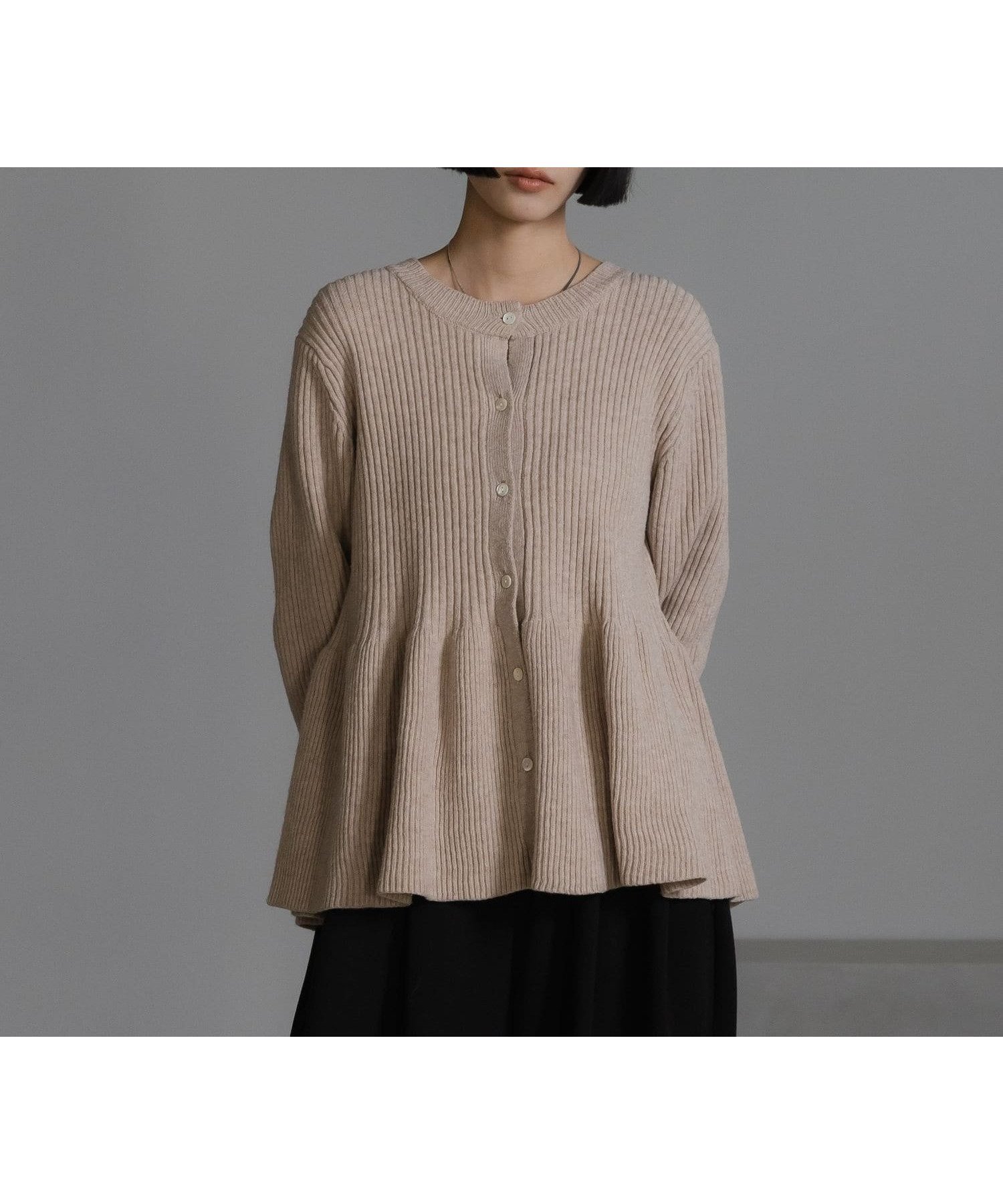 【ローリーズファーム/LOWRYS FARM】のペプラムニットカーディガンLS インテリア・キッズ・メンズ・レディースファッション・服の通販 founy(ファニー) 　ファッション　Fashion　レディースファッション　Fashion for Women　トップス・カットソー　Cut & Sew Tops　ニット　Knit Tops & Sweaters　カーディガン・羽織り　Layered Style Cardigans　カーディガン　Cardigan, Knitwear　デニム　Denim, Jeans Material　フレア　Flare, Flared　ペプラム　Peplum, Flared Hem　エレガント 上品　Elegant　ベージュ51|ID: prp329100004726065 ipo3291000000034882109