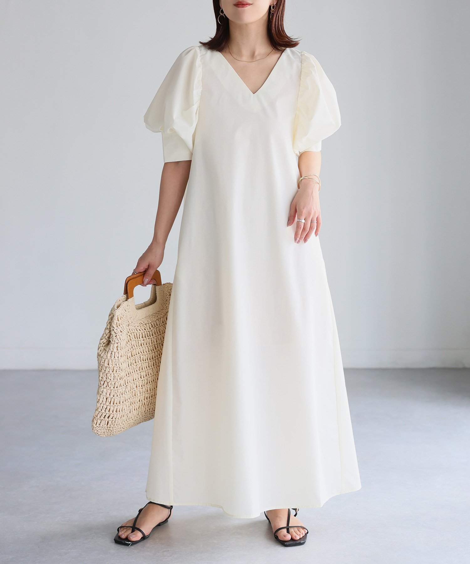 【リベリー/Riberry】のVネックパフスリーブワンピース【無地/ストライプ】 インテリア・キッズ・メンズ・レディースファッション・服の通販 founy(ファニー) 　ファッション　Fashion　レディースファッション　Fashion for Women　ワンピース　Dresses　アクセサリー　Fashion Accessories　インナー　Innerwear　春　Spring　シューズ　Shoes, Footwear　シンプル　Simple, Minimal　ストライプ　Stripe, Striped Pattern　スリーブ　Sleeve, Long Sleeve / Short Sleeve　ダウン　Down, Puffer　無地　Plain, Solid Color　リゾート　Resort, Vacation Style　ロング　Long, Long-Length　楽ちん　Easy Fit, Comfortable　おすすめ　Recommended / Our Picks　夏　Summer　旅行　Travel　エレガント 上品　Elegant　2025年　2025　2025春夏・S/S　Spring/Summer 2025 SS25　アイボリー|ID: prp329100004726196 ipo3291000000034660089