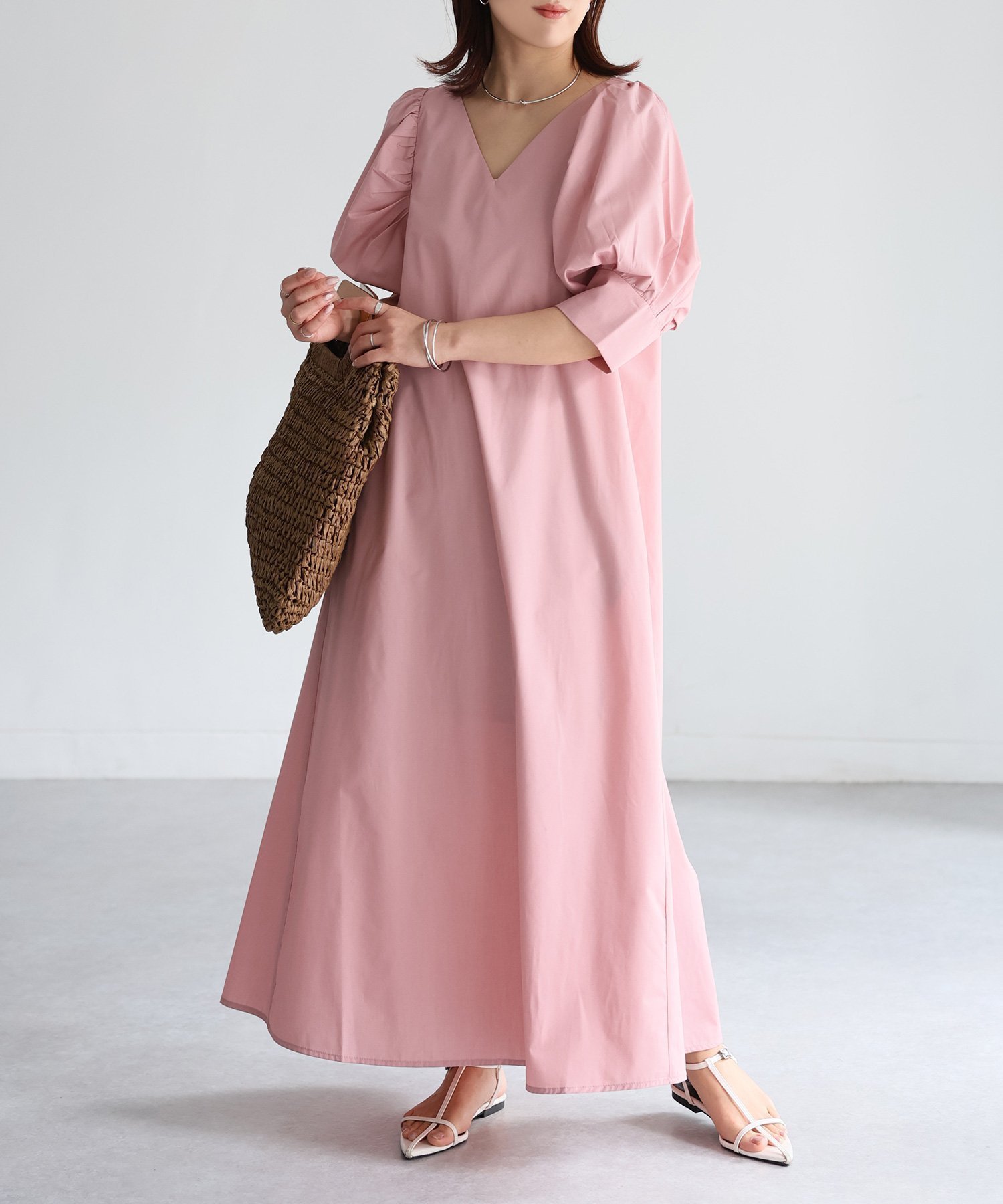 【リベリー/Riberry】のVネックパフスリーブワンピース【無地/ストライプ】 インテリア・キッズ・メンズ・レディースファッション・服の通販 founy(ファニー) 　ファッション　Fashion　レディースファッション　Fashion for Women　ワンピース　Dresses　アクセサリー　Fashion Accessories　インナー　Innerwear　春　Spring　シューズ　Shoes, Footwear　シンプル　Simple, Minimal　ストライプ　Stripe, Striped Pattern　スリーブ　Sleeve, Long Sleeve / Short Sleeve　ダウン　Down, Puffer　無地　Plain, Solid Color　リゾート　Resort, Vacation Style　ロング　Long, Long-Length　楽ちん　Easy Fit, Comfortable　おすすめ　Recommended / Our Picks　夏　Summer　旅行　Travel　エレガント 上品　Elegant　2025年　2025　2025春夏・S/S　Spring/Summer 2025 SS25　ライトピンク|ID: prp329100004726196 ipo3291000000034660090