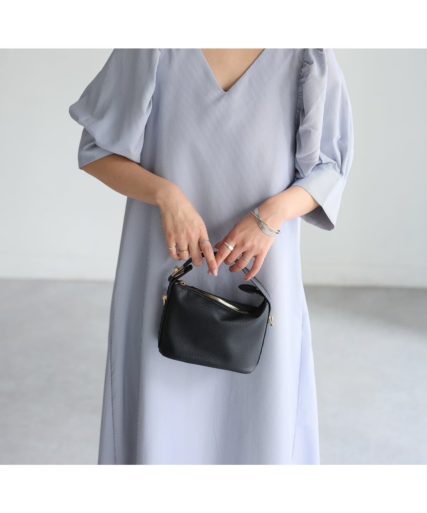 【リベリー/Riberry】のVネックパフスリーブワンピース【無地/ストライプ】 インテリア・キッズ・メンズ・レディースファッション・服の通販 founy(ファニー) 　ファッション　Fashion　レディースファッション　Fashion for Women　ワンピース　Dresses　アクセサリー　Fashion Accessories　インナー　Innerwear　春　Spring　シューズ　Shoes, Footwear　シンプル　Simple, Minimal　ストライプ　Stripe, Striped Pattern　スリーブ　Sleeve, Long Sleeve / Short Sleeve　ダウン　Down, Puffer　無地　Plain, Solid Color　リゾート　Resort, Vacation Style　ロング　Long, Long-Length　楽ちん　Easy Fit, Comfortable　おすすめ　Recommended / Our Picks　夏　Summer　旅行　Travel　エレガント 上品　Elegant　2025年　2025　2025春夏・S/S　Spring/Summer 2025 SS25　ブルーストライプ|ID: prp329100004726196 ipo3291000000034660092