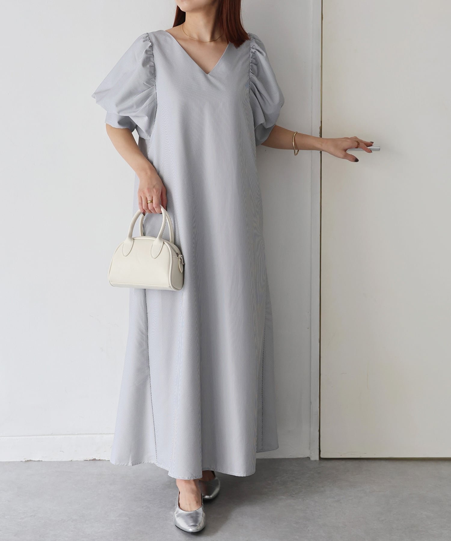 【リベリー/Riberry】のVネックパフスリーブワンピース【無地/ストライプ】 インテリア・キッズ・メンズ・レディースファッション・服の通販 founy(ファニー) 　ファッション　Fashion　レディースファッション　Fashion for Women　ワンピース　Dresses　アクセサリー　Fashion Accessories　インナー　Innerwear　春　Spring　シューズ　Shoes, Footwear　シンプル　Simple, Minimal　ストライプ　Stripe, Striped Pattern　スリーブ　Sleeve, Long Sleeve / Short Sleeve　ダウン　Down, Puffer　無地　Plain, Solid Color　リゾート　Resort, Vacation Style　ロング　Long, Long-Length　楽ちん　Easy Fit, Comfortable　おすすめ　Recommended / Our Picks　夏　Summer　旅行　Travel　エレガント 上品　Elegant　2025年　2025　2025春夏・S/S　Spring/Summer 2025 SS25　ネイビーストライプ|ID: prp329100004726196 ipo3291000000034660095