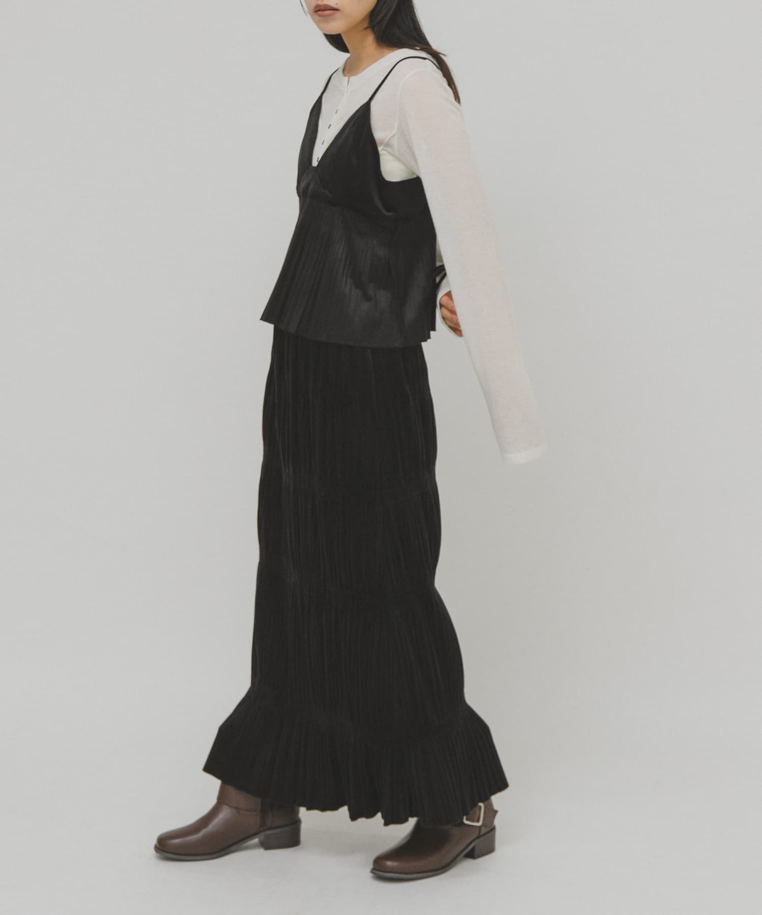 【ケービーエフ/KBF / URBAN RESEARCH】のマジョリカプリーツセパレートワンピース インテリア・キッズ・メンズ・レディースファッション・服の通販 founy(ファニー) ファッション Fashion レディースファッション Fashion for Women ワンピース Dresses 2025年 2025 2025-2026秋冬・A/W Autumn/Winter 2025–26 AW25–26 冬 Winter / This Winter シャーリング Shirring, Ruched ジャケット Jacket, Outerwear セパレート Separate, Two-Piece タンク Tank Top, Sleeveless Top タートルネック Turtleneck, High Neck ビスチェ Bustier, Corset Top プリーツ Pleats, Pleated ロング Long, Long-Length A/W・秋冬 Autumn/Winter BLACK|ID: prp329100004726215 ipo3291000000034578753