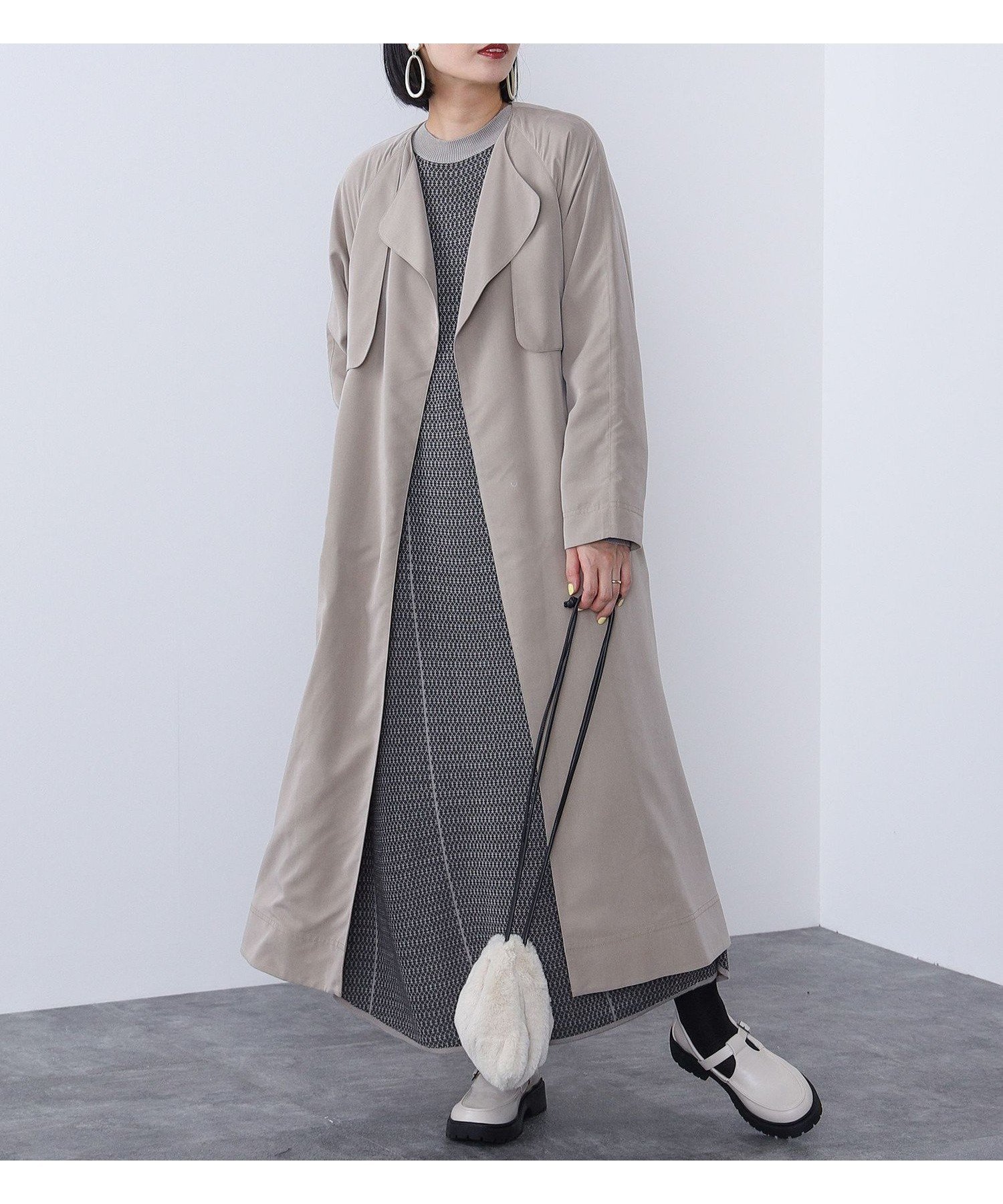 【ビームス ウイメン/BEAMS】のノーカラー ソフトトレンチコート インテリア・キッズ・メンズ・レディースファッション・服の通販 founy(ファニー) 　ファッション　Fashion　レディースファッション　Fashion for Women　アウター　Coat / Outerwear Collection　コート・ロングコート・ピーコート　Long Coats, Peacoats & More　トレンチコート / 春秋の定番アウター　Trench Coats　トレンド　Trend, Trending Now　フロント　Front, Front Design　リラックス　Relax, Relaxed Fit　ロング　Long, Long-Length　BEIGE|ID: prp329100004726274 ipo3291000000034203523