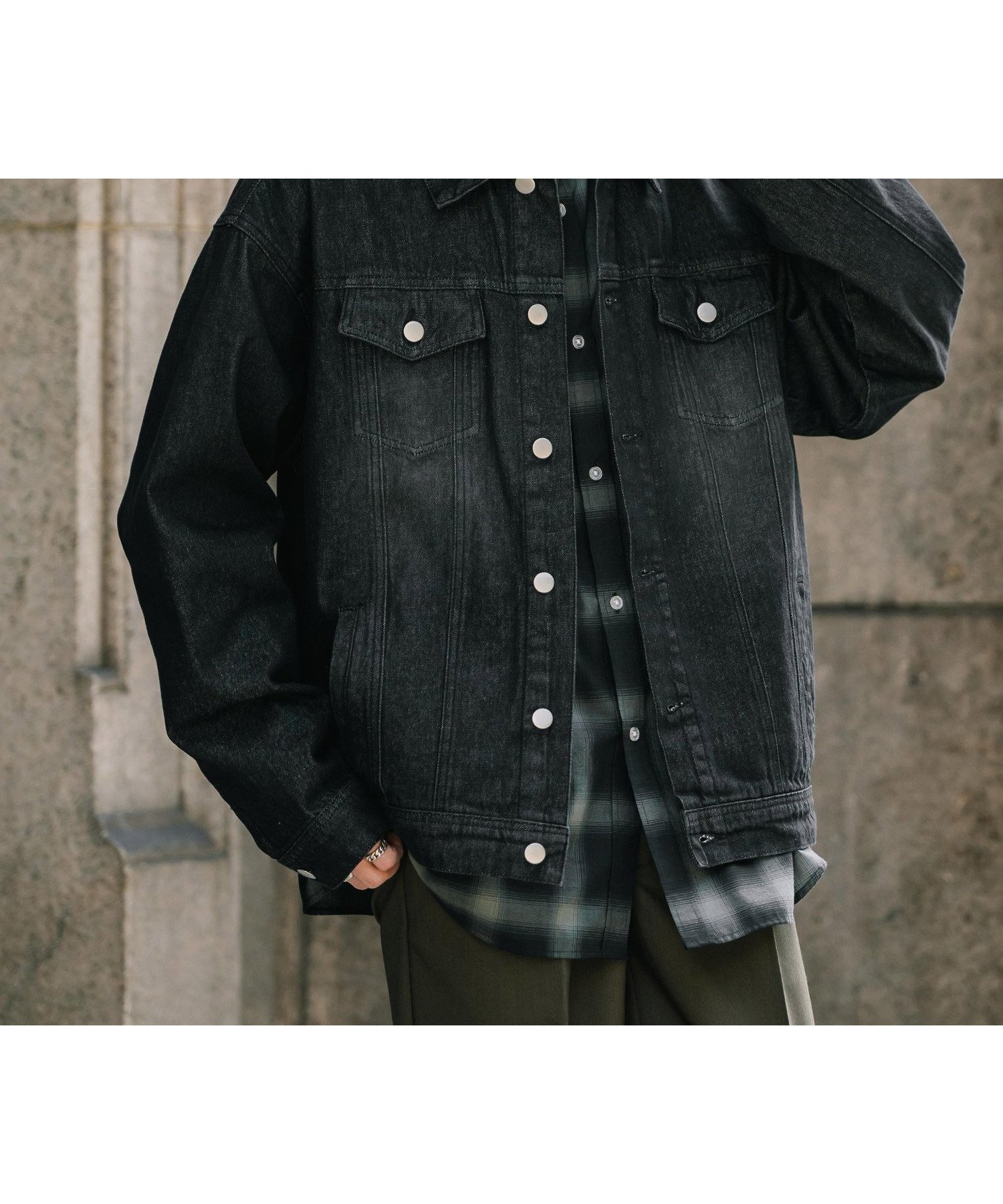 【ロッキーモンロー/Rocky Monroe】のオーバーサイズヴィンテージライク3rdタイプデニムジャケット インテリア・キッズ・メンズ・レディースファッション・服の通販 founy(ファニー) 　ファッション　Fashion　レディースファッション　Fashion for Women　アウター　Coat / Outerwear Collection　レディースジャケット・軽アウター　Jackets　デニムジャケット / カジュアルアウター　Denim Jackets　ヴィンテージ　Vintage Style　カーゴパンツ　Cargo Pants, Utility Pants　ケミカル　Chemical, Chemical Wash　シンプル　Simple, Minimal　ジャケット　Jacket, Outerwear　スラックス　Slacks, Dress Pants　デニム　Denim, Jeans Material　フラップ　Flap, Flap Pocket　フレア　Flare, Flared　フロント　Front, Front Design　ポケット　Pocket, Pocket Detail　メンズ　Men's, Menswear　ユーズド　Used, Vintage-Look　ロング　Long, Long-Length　ワイド　Wide, Wide Fit　おすすめ　Recommended / Our Picks　ブラックオーバーダイ|ID: prp329100004726336 ipo3291000000034509057