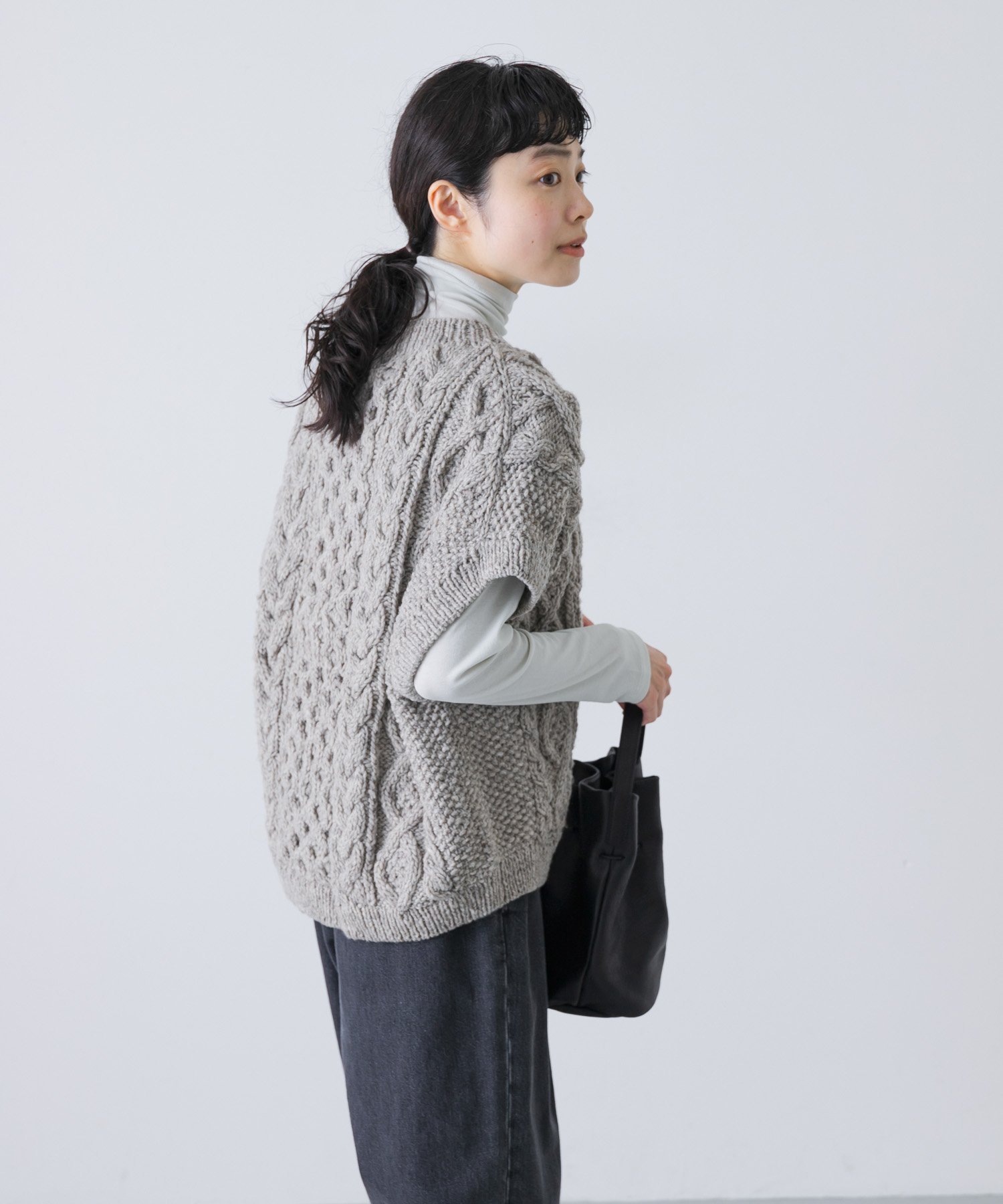 【かぐれ/kagure / URBAN RESEARCH】のペルーアランワイドベスト インテリア・キッズ・メンズ・レディースファッション・服の通販 founy(ファニー) 　ファッション　Fashion　レディースファッション　Fashion for Women　アウター　Coat / Outerwear Collection　トップス・カットソー　Cut & Sew Tops　ベスト&ジレ / 重ね着スタイル　Vests & Gilets　定番　Standard, Basic Item　手編み　Hand-Knitted, Handmade Knit　ベスト　Vest, Waistcoat　A/W・秋冬　Autumn/Winter　冬　Winter / This Winter　おすすめ　Recommended / Our Picks　エレガント 上品　Elegant　2025年　2025　2025-2026秋冬・A/W　Autumn/Winter 2025–26 AW25–26　グレー|ID: prp329100004726490 ipo3291000000034626308