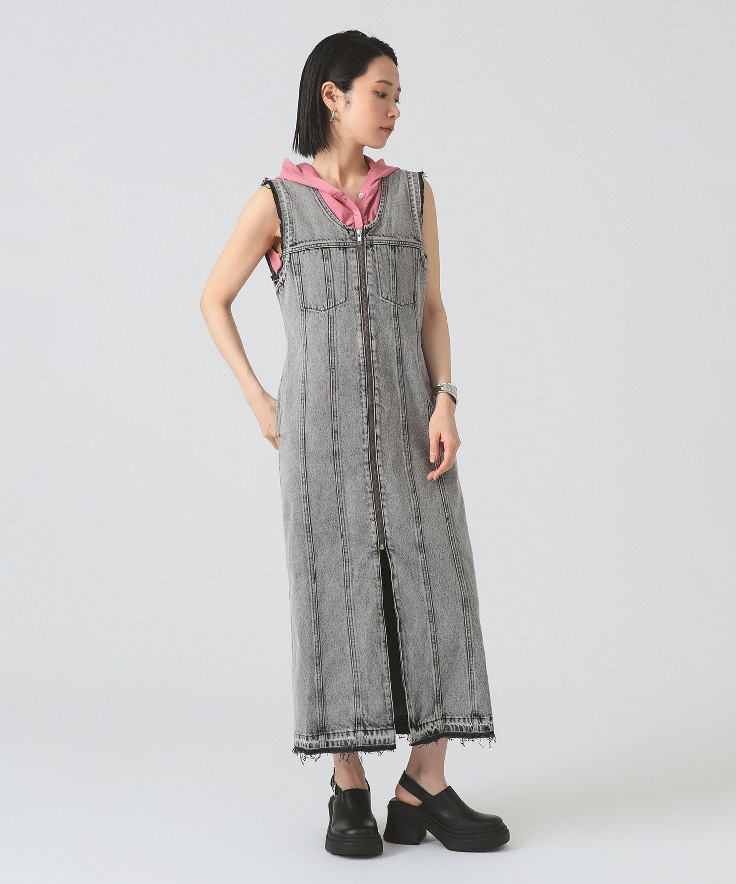 【ビームス ウイメン/BEAMS】の【9/25新規値下げ】デニム ジップ タイト ワンピース 25AW インテリア・キッズ・メンズ・レディースファッション・服の通販 founy(ファニー)  ファッション Fashion レディースファッション Fashion for Women ワンピース Dresses インナー Innerwear ジップ Zip, Zipper スリット Slit, Slit Detail デニム Denim, Jeans Material フェイク Faux, Fake フロント Front, Front Design ポケット Pocket, Pocket Detail 2025年 2025 2025-2026秋冬・A/W Autumn/Winter 2025–26 AW25–26 GREY|ID: prp329100004726536 ipo3291000000034341017