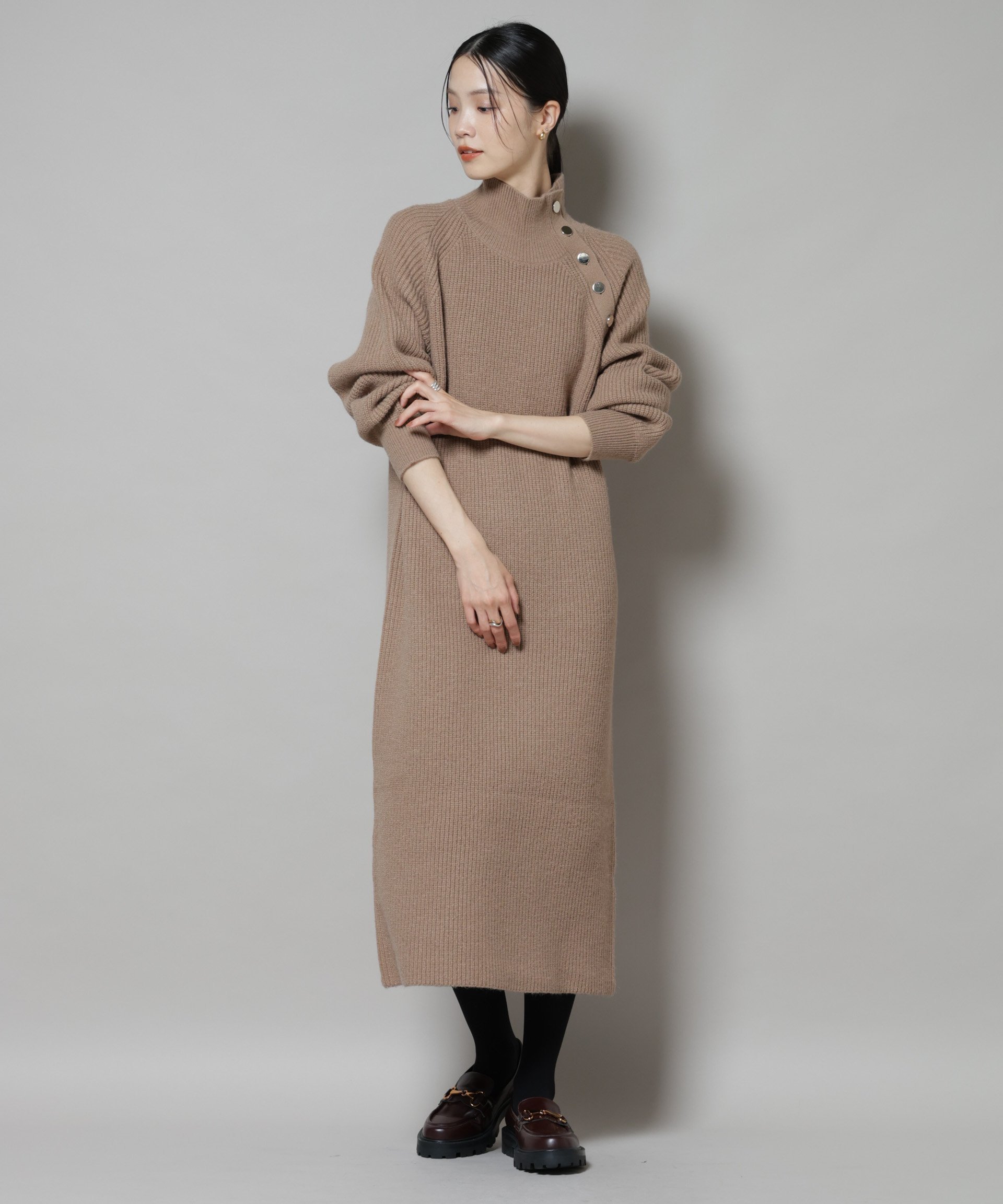 【ナノ ユニバース/nano universe】の釦ディティールニットワンピース インテリア・キッズ・メンズ・レディースファッション・服の通販 founy(ファニー) 　ファッション　Fashion　レディースファッション　Fashion for Women　ワンピース　Dresses　ニットワンピース　Knit Dresses　ウォッシャブル　Machine Washable　シンプル　Simple, Minimal　スニーカー　Sneakers, Trainers　スリーブ　Sleeve, Long Sleeve / Short Sleeve　なめらか　Smooth, Silky Texture　ハイネック　High Neck, Mock Neck　ベーシック　Basic, Essential　メタル　Metal, Metal Parts　ロング　Long, Long-Length　A/W・秋冬　Autumn/Winter　アウトレット　Outlet / Clearance　エレガント 上品　Elegant　2025年　2025　2025-2026秋冬・A/W　Autumn/Winter 2025–26 AW25–26　ベージュ|ID: prp329100004726701 ipo3291000000034519870