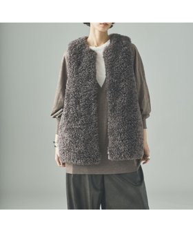 【カレンソロジー/Curensology】のリバーキルトファーベスト 人気、トレンドファッション・服の通販 founy(ファニー) ファッション Fashion レディースファッション Fashion for Women アウター Coat / Outerwear Collection トップス・カットソー Cut & Sew Tops ベスト&ジレ / 重ね着スタイル Vests & Gilets イタリア Italy エレガント 上品 Elegant 秋 Autumn キルト Quilt, Quilted Fabric サテン Satin, Glossy Fabric シンプル Simple, Minimal タフタ Taffeta, Structured Fabric バランス Balance, Style Balance フェイクファー Faux Fur, Imitation Fur ベスト Vest, Waistcoat |ID:prp329100004726747