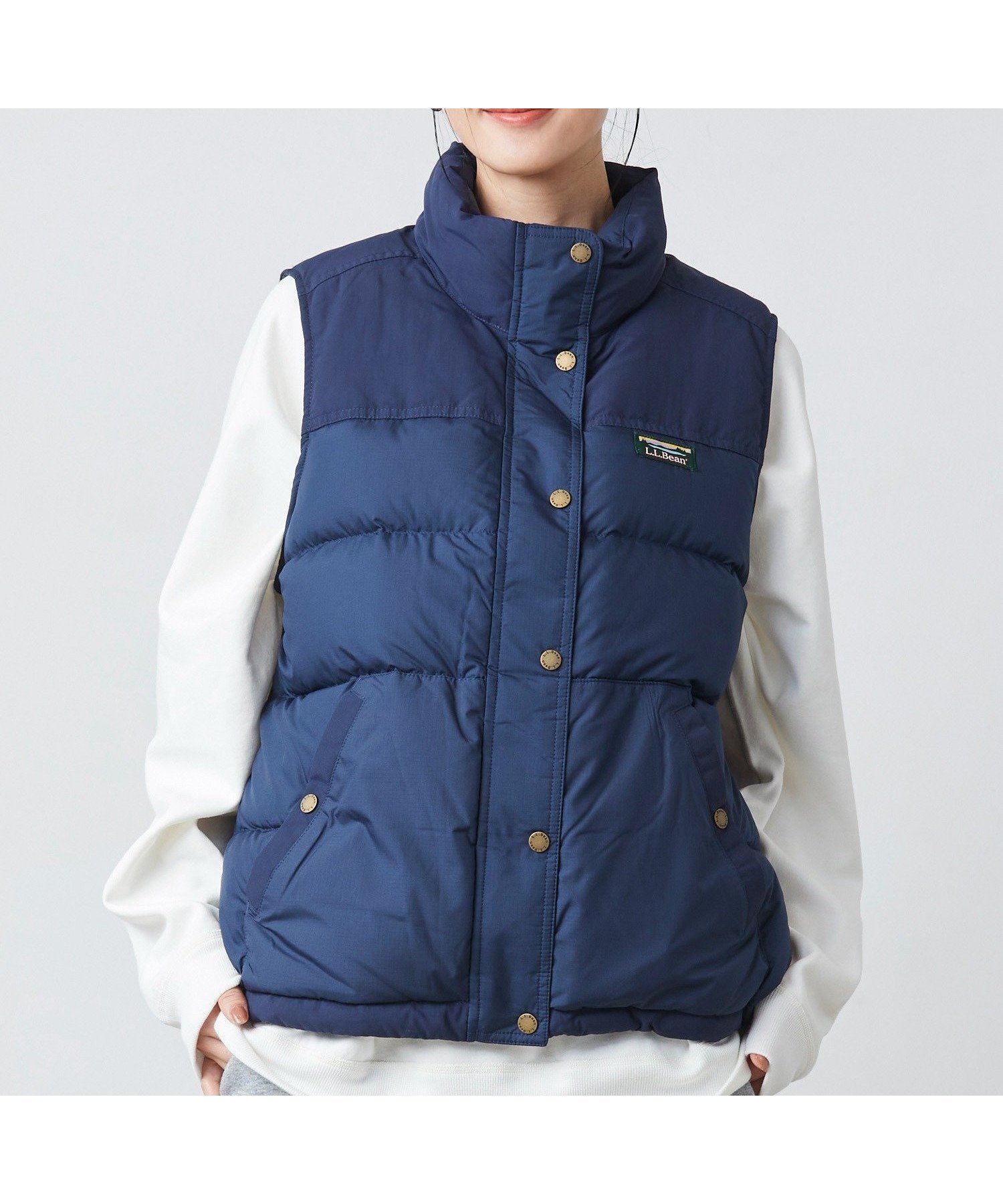 【エルエルビーン/L.L.Bean】のマウンテン・クラシック・ダウン・ベスト 米国フィット・プチ 人気、トレンドファッション・服の通販 founy(ファニー) 　ファッション　Fashion　レディースファッション　Fashion for Women　アウター　Coat / Outerwear Collection　トップス・カットソー　Cut & Sew Tops　ベスト&ジレ / 重ね着スタイル　Vests & Gilets　クラシック　Classic, Timeless Style　スタンド　Stand Collar, Upright Stand　ダウン　Down, Puffer　ドローコード　Drawcord, Drawstring Cord　フィット　Fit, Slim Fit　ベスト　Vest, Waistcoat　ポケット　Pocket, Pocket Detail　軽量　Lightweight, Ultra Light　 other-1|ID: prp329100004726995 ipo3291000000034528059