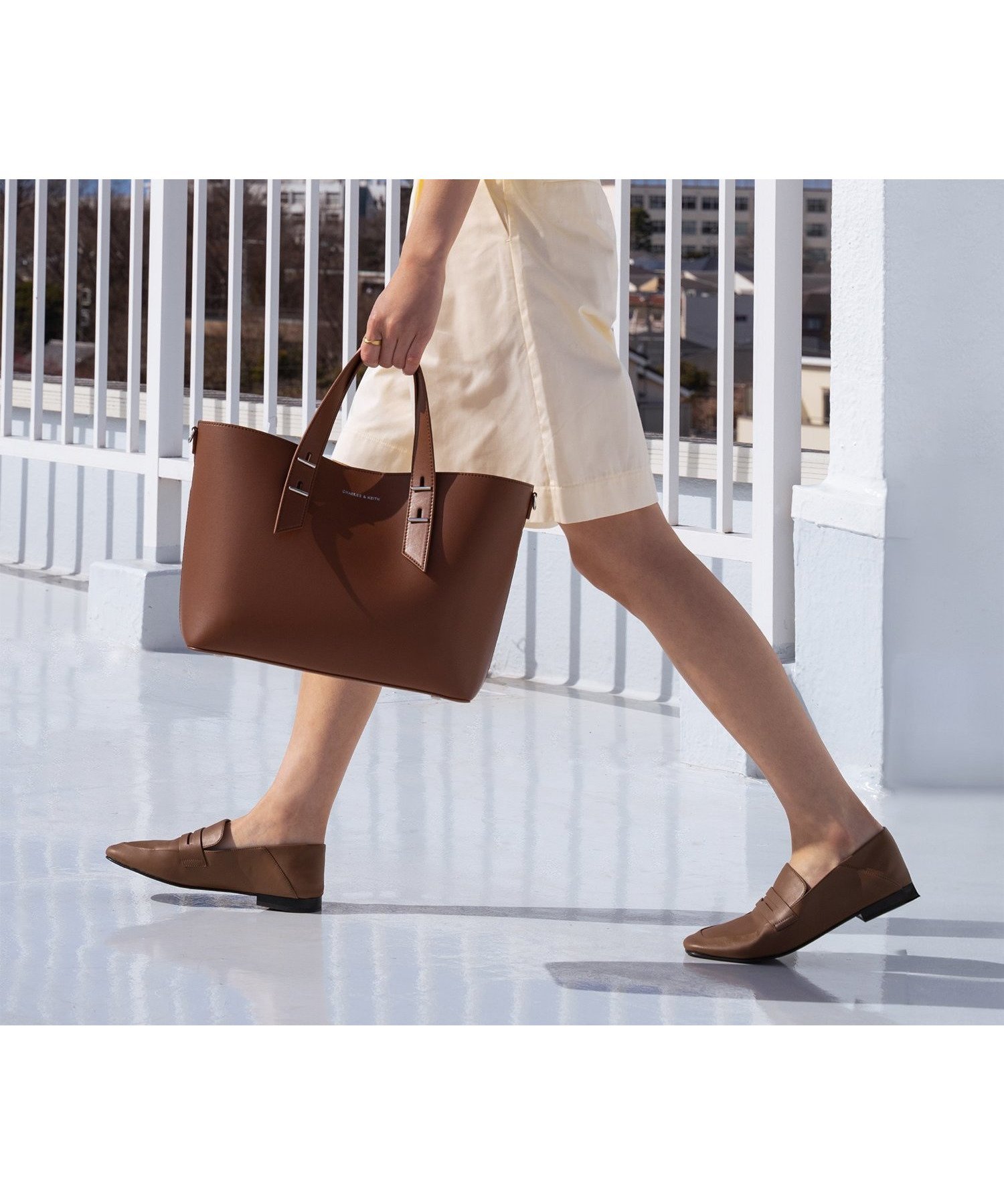 【チャールズ アンド キース/CHARLES & KEITH】のメタリックアクセント ダブルハンドルバッグ インテリア・キッズ・メンズ・レディースファッション・服の通販 founy(ファニー) 　ファッション　Fashion　レディースファッション　Fashion for Women　バッグ　Bags　スタイリッシュ　Stylish, Fashionable　ポーチ　Pouch, Small Case　モチーフ　Motif, Design Theme　ラップ　Wrap, Wrap Design　エレガント 上品　Elegant　傘　Umbrella, Parasol　Chocolate|ID: prp329100004727072 ipo3291000000034151883