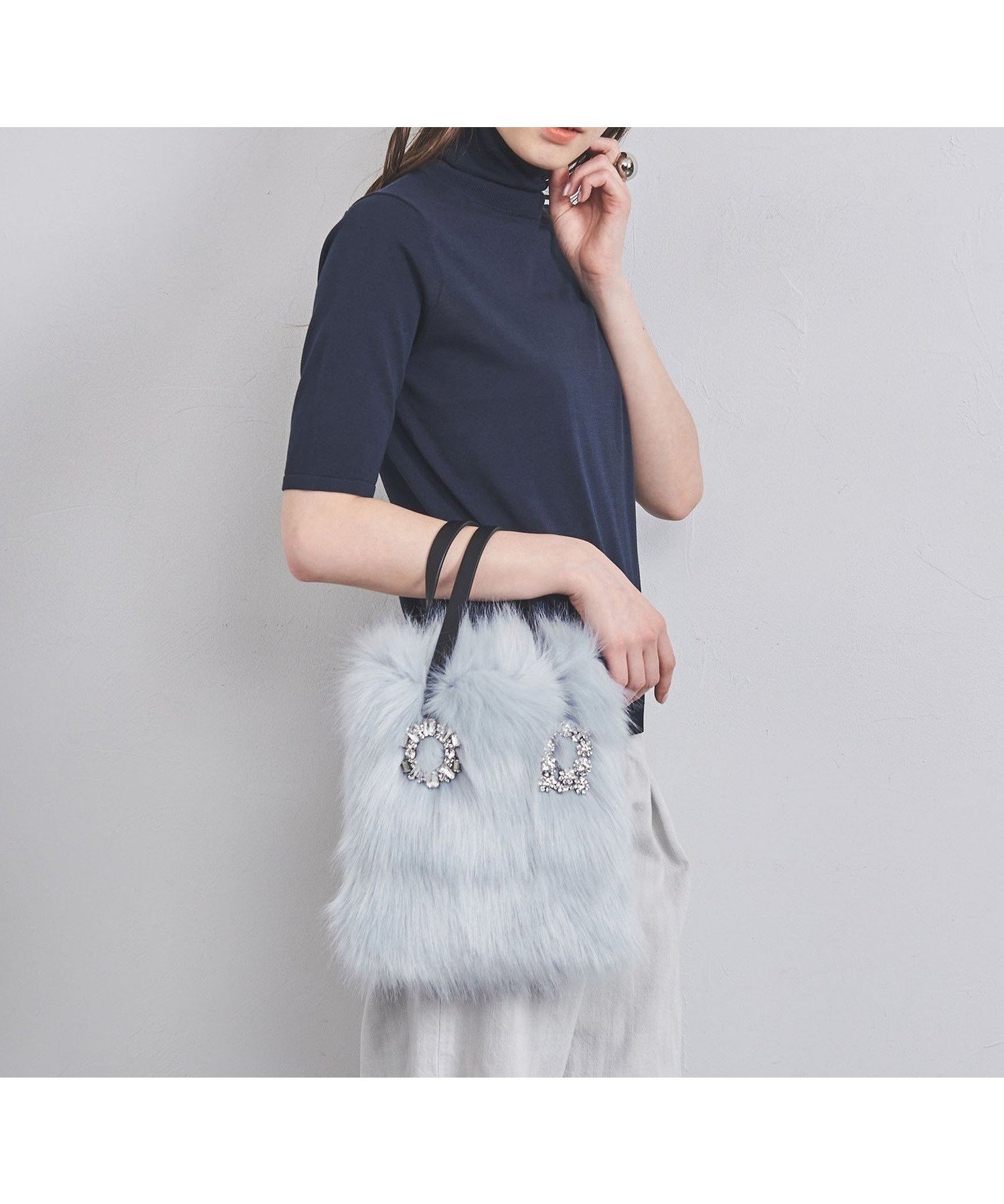 【ユナイテッドアローズ/UNITED ARROWS】のビジューブローチ フェイクファー トートバッグ インテリア・キッズ・メンズ・レディースファッション・服の通販 founy(ファニー) 　ファッション　Fashion　レディースファッション　Fashion for Women　バッグ　Bags　ビジュー　Bijou, Jewel-like Accent　フェイクファー　Faux Fur, Imitation Fur　フォックス　Fox, Fox Fur　ブローチ　Brooch, Pin Brooch　ラグジュアリー　Luxury, Elegant　アウトレット　Outlet / Clearance　LT.BLUE|ID: prp329100004727089 ipo3291000000034634733