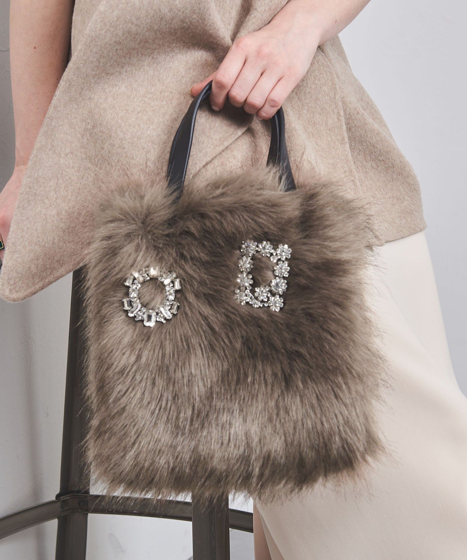 【ユナイテッドアローズ/UNITED ARROWS】のビジューブローチ フェイクファー トートバッグ インテリア・キッズ・メンズ・レディースファッション・服の通販 founy(ファニー) 　ファッション　Fashion　レディースファッション　Fashion for Women　バッグ　Bags　ビジュー　Bijou, Jewel-like Accent　フェイクファー　Faux Fur, Imitation Fur　フォックス　Fox, Fox Fur　ブローチ　Brooch, Pin Brooch　ラグジュアリー　Luxury, Elegant　アウトレット　Outlet / Clearance　MD.BROWN|ID: prp329100004727089 ipo3291000000034634734