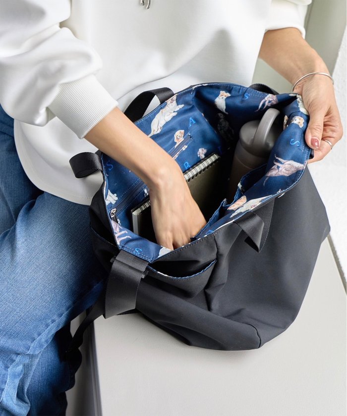 【ビアズリー/BEARDSLEY】のDogプリントBAG インテリア・キッズ・メンズ・レディースファッション・服の通販 founy(ファニー) https://founy.com/ ファッション Fashion レディースファッション Fashion for Women バッグ Bags イラスト Illustration シンプル Simple, Minimal 手描き Hand-Drawn, Illustrated 人気 Popular, Best Seller プリント Print, Printed Pattern ポケット Pocket, Pocket Detail ポーチ Pouch, Small Case マグネット Magnet, Magnetic Closure 無地 Plain, Solid Color 再入荷 Restock / Back in Stock 犬 Dog |ID: prp329100004727090 ipo3291000000034610569