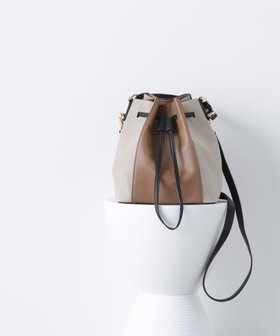 【ナチュラル ビューティー ベーシック/NATURAL BEAUTY BASIC】のロータスバスケットバッグ 人気、トレンドファッション・服の通販 founy(ファニー) ファッション Fashion レディースファッション Fashion for Women バッグ Bags フェイクレザー Faux Leather, PU Leather ブロッキング Color Blocking, Panel Design 巾着 Drawstring Bag, Kinchaku |ID:prp329100004727114