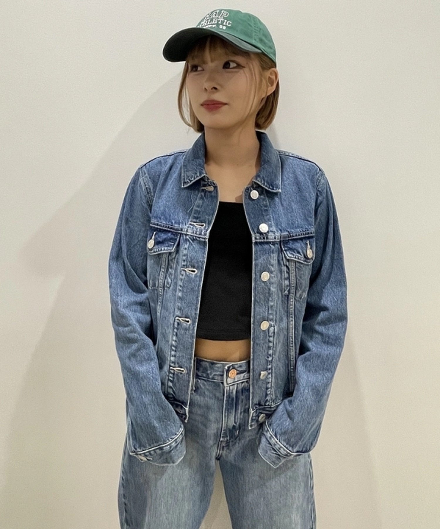 【ギャップ/GAP】のウォッシュウェル アイコン デニムジャケット 人気、トレンドファッション・服の通販 founy(ファニー) 　ファッション　Fashion　レディースファッション　Fashion for Women　アウター　Coat / Outerwear Collection　レディースジャケット・軽アウター　Jackets　デニムジャケット / カジュアルアウター　Denim Jackets　ジャケット　Jacket, Outerwear　ストレート　Straight, Straight Cut　デニム　Denim, Jeans Material　パッチ　Patch, Appliqué　フィット　Fit, Slim Fit　フロント　Front, Front Design　ポケット　Pocket, Pocket Detail　リラックス　Relax, Relaxed Fit　長袖　Long Sleeve, Full Sleeve　 other-1|ID: prp329100004727116 ipo3291000000034152055