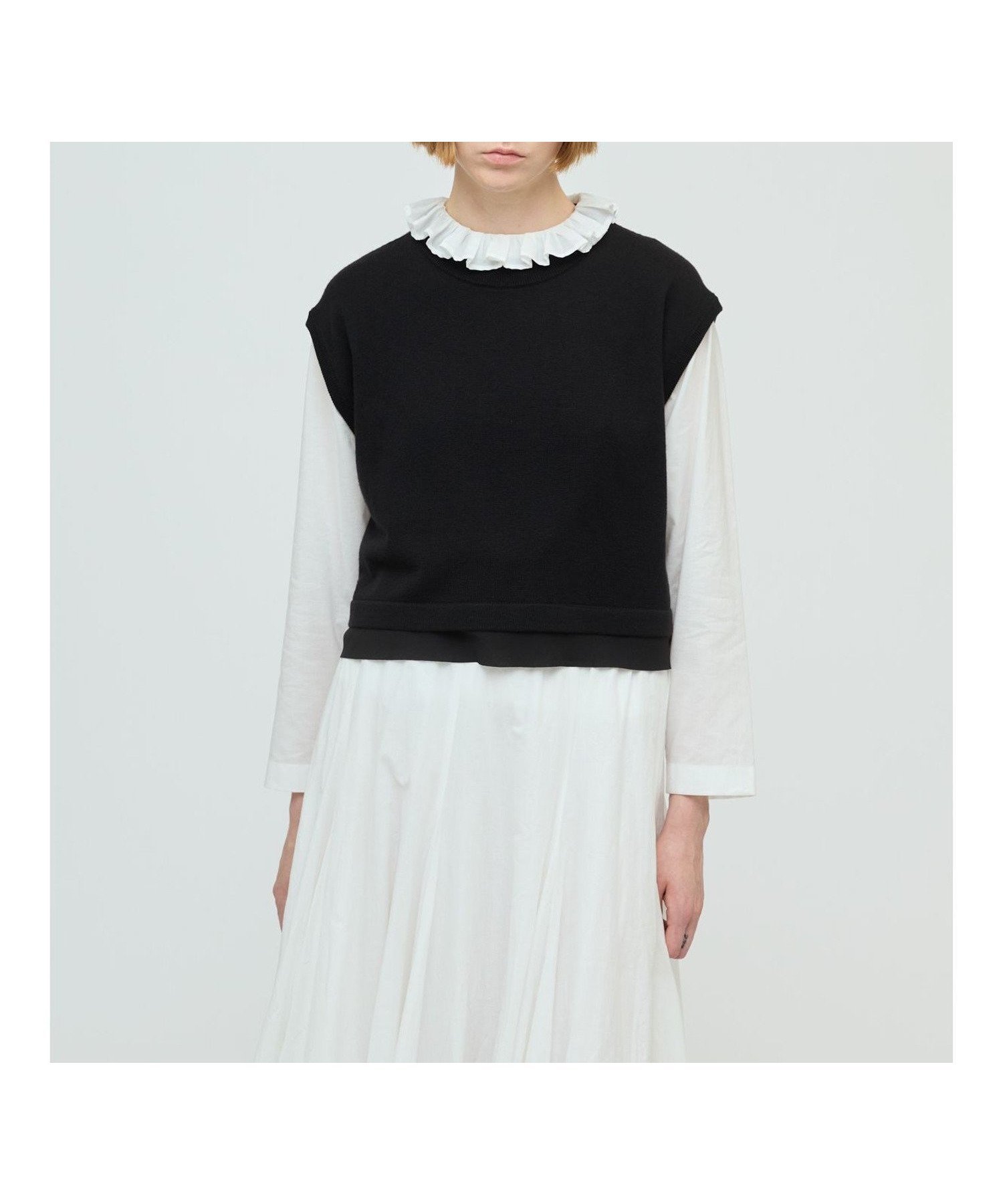 【マーコート/MARcourt】のmizuiro ind シフォンフリルヘムベスト インテリア・キッズ・メンズ・レディースファッション・服の通販 founy(ファニー) 　ファッション　Fashion　レディースファッション　Fashion for Women　アウター　Coat / Outerwear Collection　トップス・カットソー　Cut & Sew Tops　ベスト&ジレ / 重ね着スタイル　Vests & Gilets　カーディガン　Cardigan, Knitwear　シフォン　Chiffon, Lightweight Fabric　ジョーゼット　Georgette, Semi-Sheer Fabric　スリーブ　Sleeve, Long Sleeve / Short Sleeve　フリル　Frill, Ruffle　フレンチ　French, French Style　ベスト　Vest, Waistcoat　ポケット　Pocket, Pocket Detail　無地　Plain, Solid Color　ブラック|ID: prp329100004727125 ipo3291000000034293276