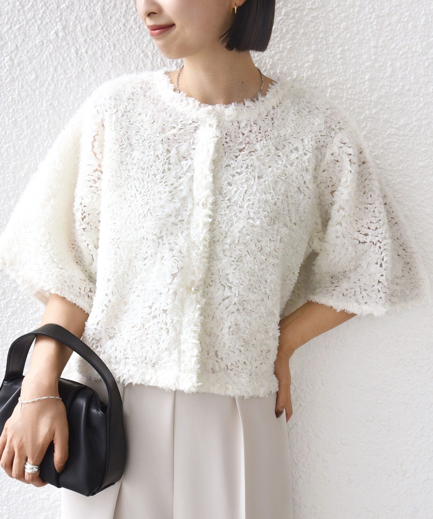 【シップス フォー ウィメン/SHIPS】のlittle black 手洗い可能 パール 釦 フリル チュール 半袖 ブラウス インテリア・キッズ・メンズ・レディースファッション・服の通販 founy(ファニー) 　ファッション　Fashion　レディースファッション　Fashion for Women　トップス・カットソー　Cut & Sew Tops　シャツ・ブラウス・オフィスカジュアル　Elegant Blouses & Button-Ups　アクセサリー　Fashion Accessories　インナー　Innerwear　エアリー　Airy Texture　オケージョン　Occasion Wear　コンパクト　Compact, Small Size　シアー　Sheer, See-Through　タートルネック　Turtleneck, High Neck　チュール　Tulip, Tulip Motif　デニム　Denim, Jeans Material　ドレス　Dress, One-Piece　パール　Pearl, Pearl Accent　フリル　Frill, Ruffle　フリンジ　Fringe, Tassel　フロント　Front, Front Design　ポケット　Pocket, Pocket Detail　半袖　Short Sleeve, Half Sleeve　羽織　Haori, Light Jacket　おすすめ　Recommended / Our Picks　エレガント 上品　Elegant　2025年　2025　2025-2026秋冬・A/W　Autumn/Winter 2025–26 AW25–26　ホワイト|ID: prp329100004727153 ipo3291000000034471069