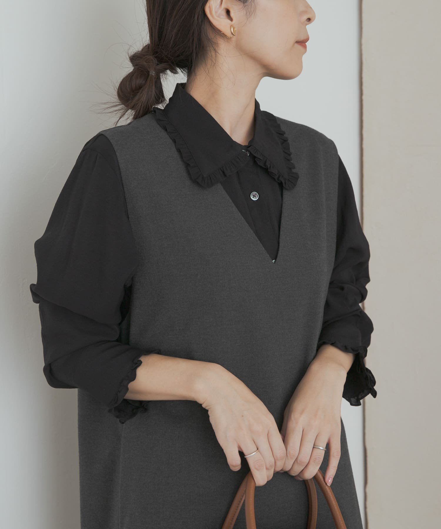 【アーバンリサーチ ドアーズ/URBAN RESEARCH DOORS】のフリルカラーブラウス インテリア・キッズ・メンズ・レディースファッション・服の通販 founy(ファニー) 　ファッション　Fashion　レディースファッション　Fashion for Women　トップス・カットソー　Cut & Sew Tops　シャツ・ブラウス・オフィスカジュアル　Elegant Blouses & Button-Ups　2025年　2025　2025-2026秋冬・A/W　Autumn/Winter 2025–26 AW25–26　冬　Winter / This Winter　インナー　Innerwear　カフス　Cuff Design　シンプル　Simple, Minimal　トレンド　Trend, Trending Now　フェミニン　Feminine, Girly　フリル　Frill, Ruffle　ロング　Long, Long-Length　エレガント 上品　Elegant　A/W・秋冬　Autumn/Winter　BLACK|ID: prp329100004728030 ipo3291000000034218588