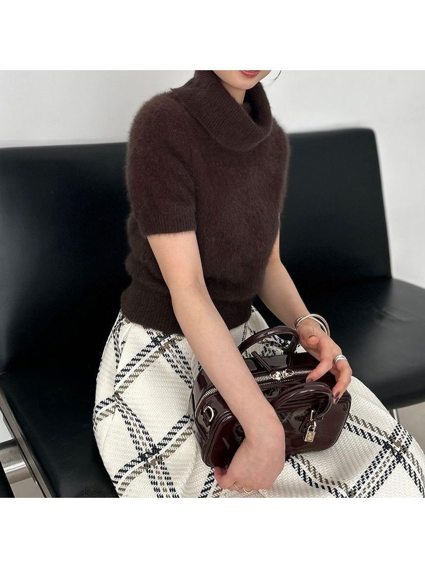 【スナイデル/SNIDEL】のフォックスファータートルプルオーバー インテリア・キッズ・メンズ・レディースファッション・服の通販 founy(ファニー) 　ファッション　Fashion　レディースファッション　Fashion for Women　トップス・カットソー　Cut & Sew Tops　カジュアルプルオーバー・ニットトップス　Pullovers & Knit Tops / Casual Pullovers　ウェーブ　Wavy Pattern　カーディガン　Cardigan, Knitwear　コンパクト　Compact, Small Size　今季　This Season, Current Season　ショート　Short, Short Length　スマート　Smart, Elegant　タートル　Turtleneck, Turtle Collar　フォックス　Fox, Fox Fur　半袖　Short Sleeve, Half Sleeve　おすすめ　Recommended / Our Picks　DBRW[059]|ID: prp329100004728032 ipo3291000000035170410