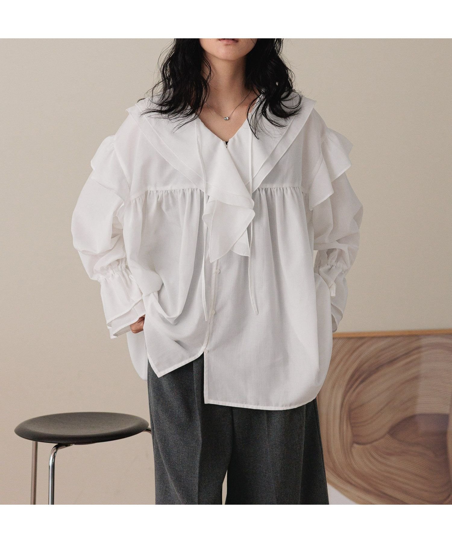 【ローリーズファーム/LOWRYS FARM】のフリルチュニックブラウス インテリア・キッズ・メンズ・レディースファッション・服の通販 founy(ファニー) 　ファッション　Fashion　レディースファッション　Fashion for Women　トップス・カットソー　Cut & Sew Tops　シャツ・ブラウス・オフィスカジュアル　Elegant Blouses & Button-Ups　おすすめ　Recommended / Our Picks　ショーツ　Shorts, Short Pants　チュニック　Tunic, Long Top　トレンド　Trend, Trending Now　ドット　Polka Dot, Dot Pattern　フリル　Frill, Ruffle　冬　Winter / This Winter　夏　Summer　秋　Autumn　長袖　Long Sleeve, Full Sleeve　オフ05|ID: prp329100004728296 ipo3291000000034198017