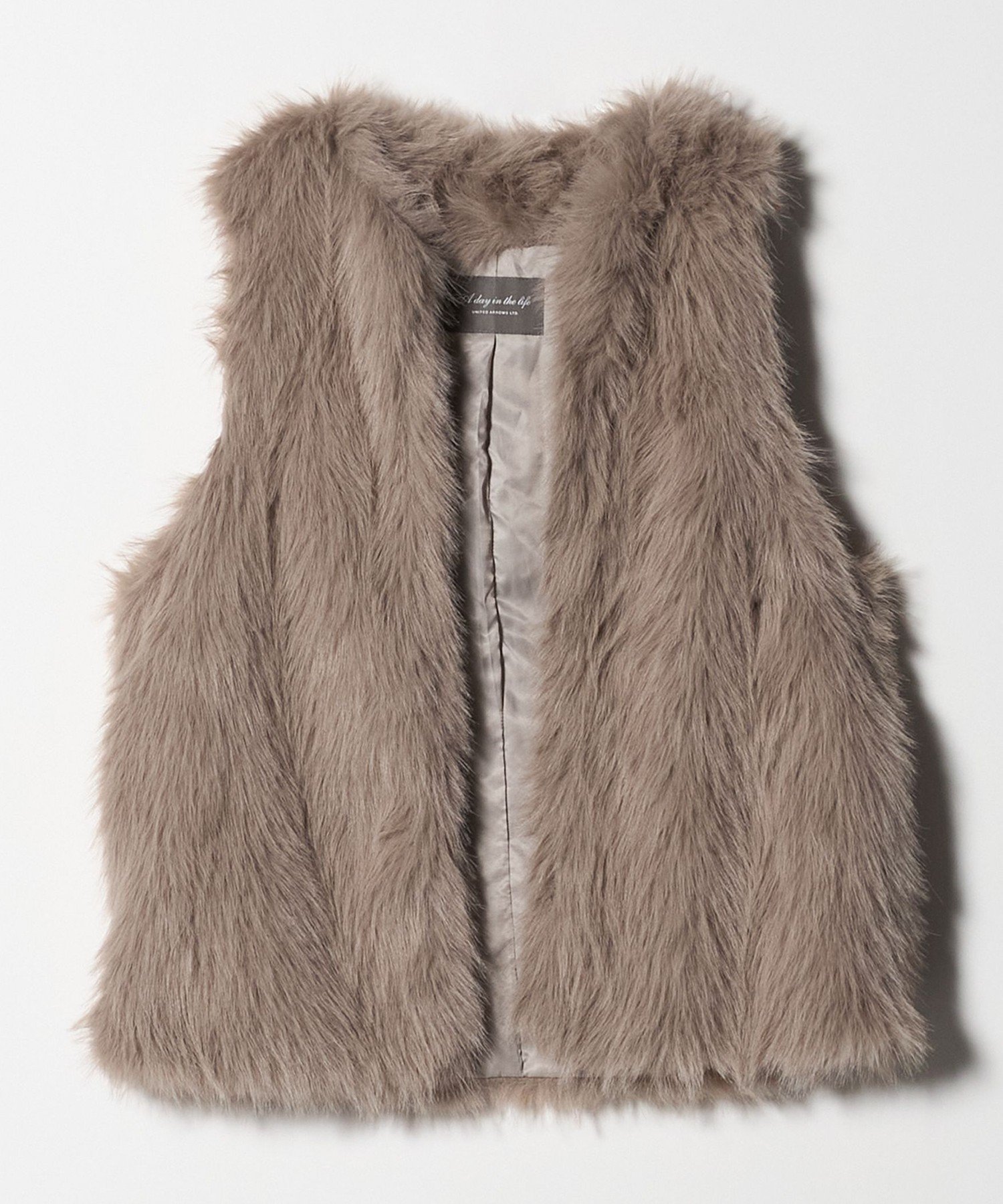 【ユナイテッドアローズ/UNITED ARROWS】のフェイクファーベスト A DAY IN THE LIFE インテリア・キッズ・メンズ・レディースファッション・服の通販 founy(ファニー) ファッション Fashion レディースファッション Fashion for Women アウター Coat / Outerwear Collection トップス・カットソー Cut & Sew Tops ベスト&ジレ / 重ね着スタイル Vests & Gilets タートル Turtleneck, Turtle Collar ティアードワンピース Tiered Dress, Flared Dress デニム Denim, Jeans Material トレンド Trend, Trending Now バランス Balance, Style Balance フェイクファー Faux Fur, Imitation Fur アウトレット Outlet / Clearance エレガント 上品 Elegant ビジネス 仕事 通勤 Business / Work / Commuting BEIGE|ID: prp329100004728314 ipo3291000000034603764