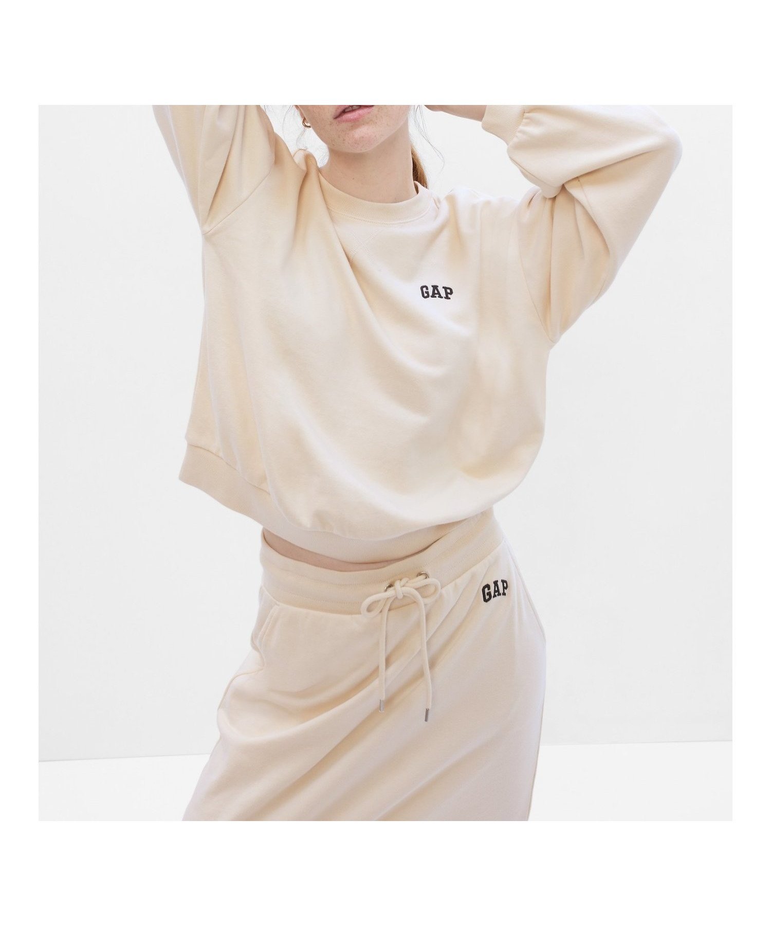 【ギャップ/GAP】のミニ GAPロゴスウェット・トレーナー インテリア・キッズ・メンズ・レディースファッション・服の通販 founy(ファニー) 　ファッション　Fashion　レディースファッション　Fashion for Women　トップス・カットソー　Cut & Sew Tops　レディースパーカー・カジュアルフーディー　Casual Hoodies & Sweatshirts　スウェット・クルーネックトップス　Sweatshirts & Crewnecks / Relaxed Fit Sweat Tops　トレーナー　Sweatshirt, Trainer　ミックス　Mix, Mixed Style　リラックス　Relax, Relaxed Fit　BIRCH|ID: prp329100004728335 ipo3291000000034649824