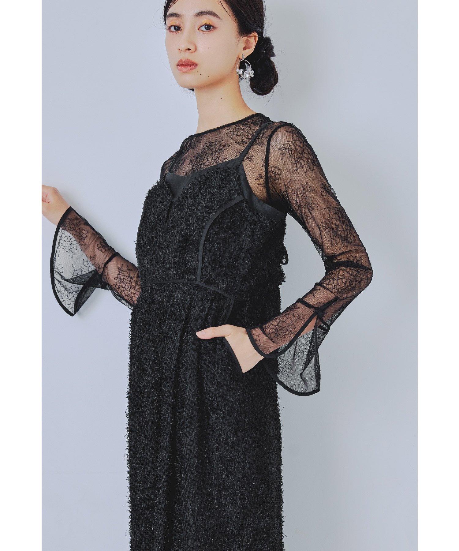 【ビーフラット/bflat】のベルスリーブレーストップス スリットスリーブ 結婚式 成人式 二次会 同窓会 人気、トレンドファッション・服の通販 founy(ファニー) 　ファッション　Fashion　レディースファッション　Fashion for Women　トップス・カットソー　Cut & Sew Tops　おすすめ　Recommended / Our Picks　アクセサリー　Fashion Accessories　スリット　Slit, Slit Detail　スリーブ　Sleeve, Long Sleeve / Short Sleeve　デニム　Denim, Jeans Material　ドレス　Dress, One-Piece　ラウンド　Round, Round Neck　レース　Lace, Lace Fabric　エレガント 上品　Elegant　二次会　After Party　披露宴　Wedding Reception　結婚式　Wedding　 other-1|ID: prp329100004728347 ipo3291000000035082348