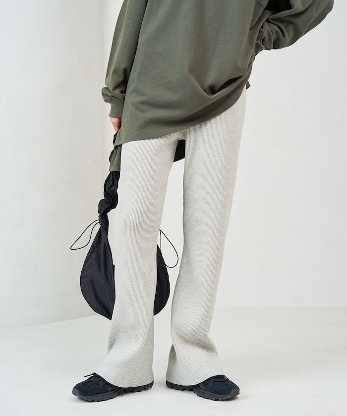 【フリークスストア/FREAK'S STORE】のリブ フレア ニットパンツ【限定展開】 25AW インテリア・キッズ・メンズ・レディースファッション・服の通販 founy(ファニー) 　ファッション　Fashion　レディースファッション　Fashion for Women　パンツ　Pants & Trousers　シューズ　Shoes, Footwear　ジャケット　Jacket, Outerwear　スウェット / スエット　Sweatshirt, Sweatwear　ストレッチ　Stretch, Stretchy Fabric　定番　Standard, Basic Item　人気　Popular, Best Seller　バランス　Balance, Style Balance　フラット　Flat, Flat Shoes　フレア　Flare, Flared　ボトム　Bottoms, Lower Wear　リラックス　Relax, Relaxed Fit　A/W・秋冬　Autumn/Winter　冬　Winter / This Winter　プチプライス・低価格　Affordable / Budget Price　おすすめ　Recommended / Our Picks　2025年　2025　2025-2026秋冬・A/W　Autumn/Winter 2025–26 AW25–26　ライトグレー|ID: prp329100004728387 ipo3291000000034426360