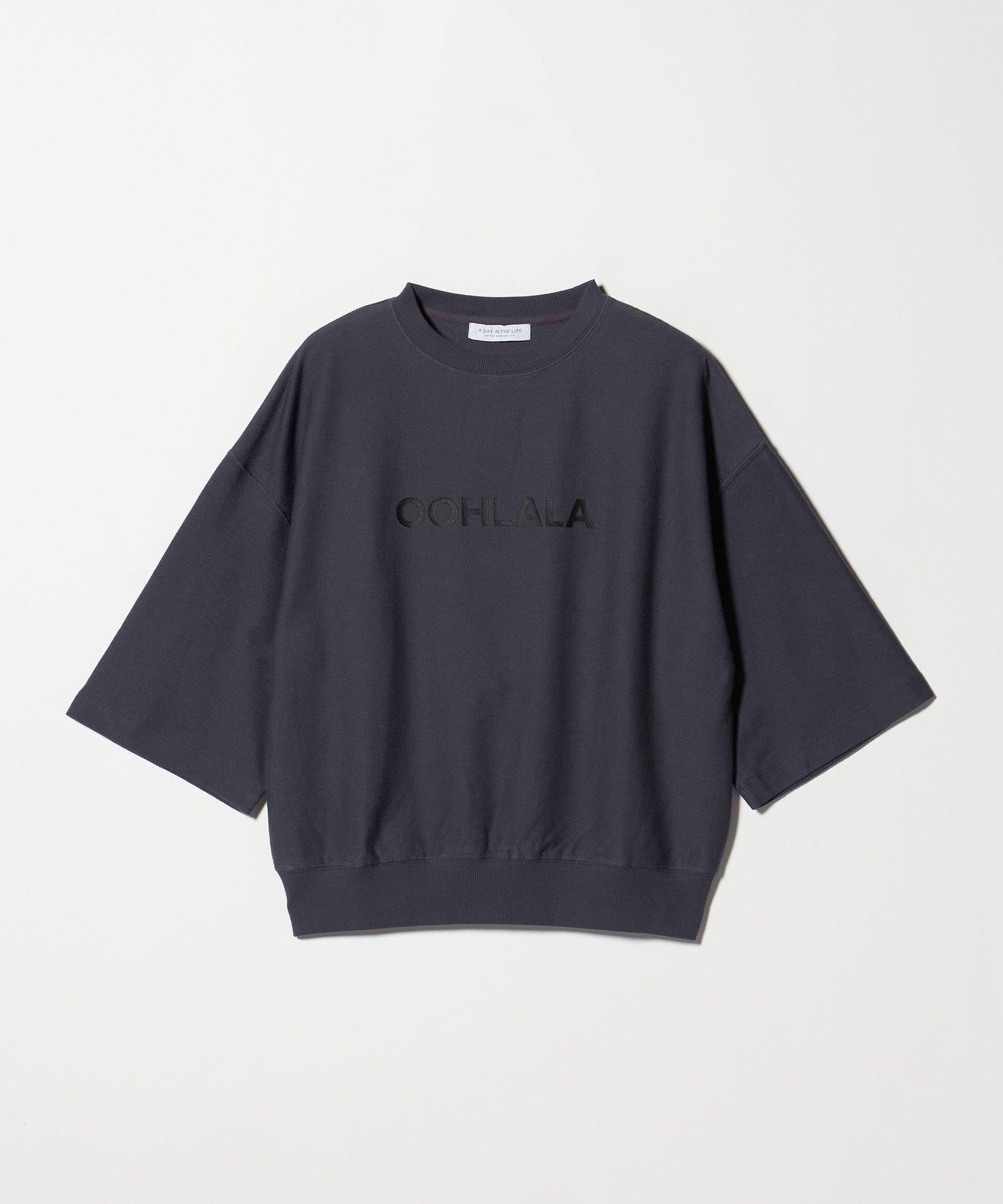 【ユナイテッドアローズ/UNITED ARROWS】のバックウラケ ロゴカットソー A DAY IN THE LIFE インテリア・キッズ・メンズ・レディースファッション・服の通販 founy(ファニー) 　ファッション　Fashion　レディースファッション　Fashion for Women　トップス・カットソー　Cut & Sew Tops　カットソー・ベーシックTシャツ　Cut-and-Sewn Tops / Stretch Tees & Basics　シンプル　Simple, Minimal　デニム　Denim, Jeans Material　トレンド　Trend, Trending Now　バランス　Balance, Style Balance　フレア　Flare, Flared　ベーシック　Basic, Essential　リラックス　Relax, Relaxed Fit　楽ちん　Easy Fit, Comfortable　アウトレット　Outlet / Clearance　ビジネス 仕事 通勤　Business / Work / Commuting　ROYAL|ID: prp329100004728434 ipo3291000000034245619