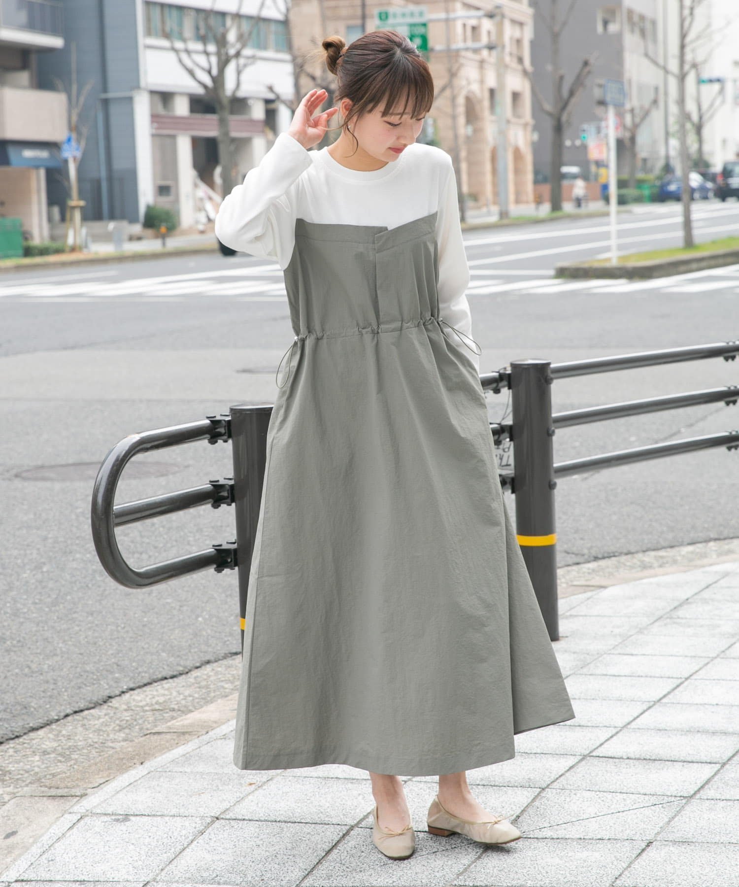 【アイテムズアーバンリサーチ/ITEMS URBAN RESEARCH】のドッキングナイロンワンピース インテリア・キッズ・メンズ・レディースファッション・服の通販 founy(ファニー) ファッション Fashion レディースファッション Fashion for Women ワンピース Dresses 2025年 2025 2025春夏・S/S Spring/Summer 2025 SS25 カットソー Cut and Sewn Top スタイリッシュ Stylish, Fashionable スポーティ Sporty, Casual Athletic ドッキング Docking, Mixed Material ドローコード Drawcord, Drawstring Cord リラックス Relax, Relaxed Fit 夏 Summer S/S・春夏 SS, Spring/Summer, Warm Season KHK|ID: prp329100004728593 ipo3291000000034578563