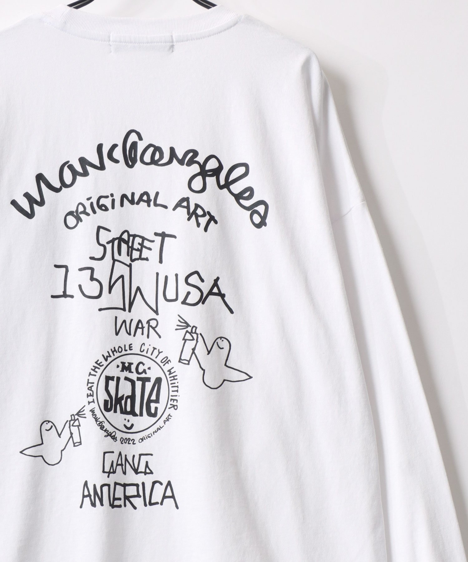 【ラザル/LAZAR】のMark Gonzales Tシャツ ティーシャツ メンズ 長袖 ロンT 別注 ワンポイント インテリア・キッズ・メンズ・レディースファッション・服の通販 founy(ファニー) ファッション Fashion レディースファッション Fashion for Women トップス・カットソー Cut & Sew Tops シャツ・ブラウス・オフィスカジュアル Elegant Blouses & Button-Ups ロングTシャツ・Tシャツ Longline T-Shirts & Tees イラスト Illustration カーゴパンツ Cargo Pants, Utility Pants キャップ Cap, Baseball Cap キャラクター Character, Licensed Characters グラフィック Graphic, Graphic Design ジャケット Jacket, Outerwear スタンダード Standard, Basic ストライプ Stripe, Striped Pattern スニーカー Sneakers, Trainers スポーツ Sports, Activewear スラックス Slacks, Dress Pants スリーブ Sleeve, Long Sleeve / Short Sleeve センター Center, Center Line ダウン Down, Puffer デニム Denim, Jeans Material トレンド Trend, Trending Now 定番 Standard, Basic Item 人気 Popular, Best Seller 長袖 Long Sleeve, Full Sleeve ビッグ Big, Oversized フレア Flare, Flared ブルゾン Blouson, Bomber Jacket プリント Print, Printed Pattern ベスト Vest, Waistcoat ベーシック Basic, Essential ホワイト系その他|ID: prp329100004728608 ipo3291000000034528611