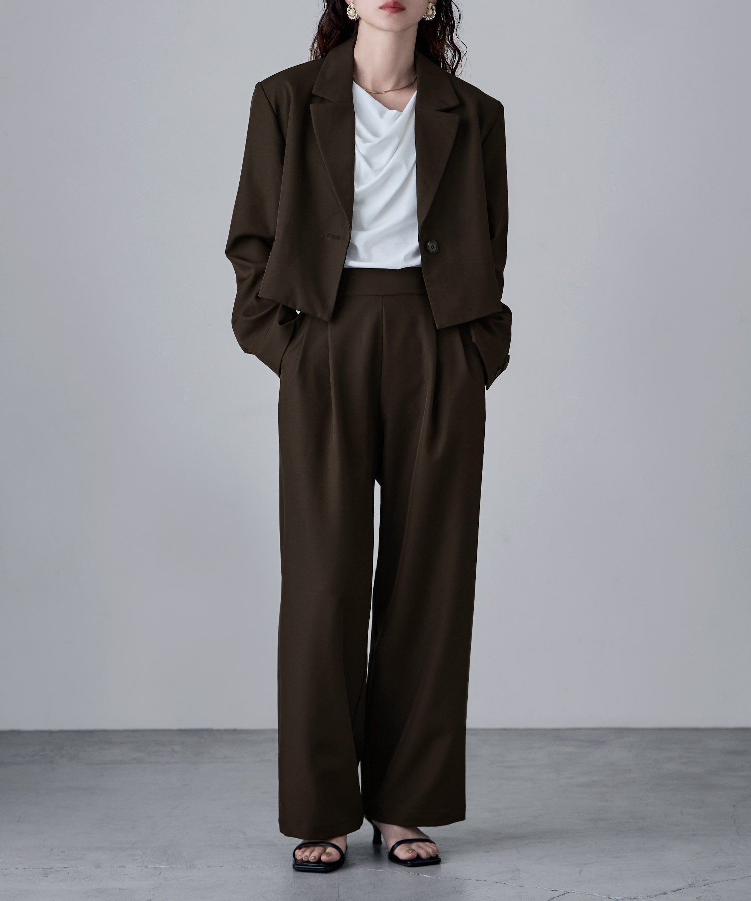 【ビーフラット/bflat】のセットアップパンツスーツ ツイルシングルテーラードジャケット タックワイドパンツ インテリア・キッズ・メンズ・レディースファッション・服の通販 founy(ファニー) 　ファッション　Fashion　レディースファッション　Fashion for Women　アウター　Coat / Outerwear Collection　レディースジャケット・軽アウター　Jackets　テーラードジャケット / 通勤・きれいめスタイル　Tailored Jackets & Blazers　セットアップ　Matching Sets　レディースパンツ・ボトムス　Pants & Trousers / Bottoms　スーツ　Business Suits & Workwear　スーツジャケット・オフィスブレザー　Suit Jackets / Blazers　スーツパンツ・ドレスパンツ　Suit Pants / Office Trousers / Dress Pants　スーツセット・2点セット・レディーススーツ　Suit Sets / 2-Piece Suits / Office Suit Sets　クロップド　Cropped, Short Length　ショート　Short, Short Length　シンプル　Simple, Minimal　ジャケット　Jacket, Outerwear　スウェット / スエット　Sweatshirt, Sweatwear　スニーカー　Sneakers, Trainers　セットアップ　Set-Up, Coordinated Outfit　ツイル　Twist, Twisted Detail　トレンド　Trend, Trending Now　ポケット　Pocket, Pocket Detail　ワイド　Wide, Wide Fit　おすすめ　Recommended / Our Picks　セレモニー　Ceremony　入学式　Entrance Ceremony　卒業式　Graduation Ceremony　ブラウン|ID: prp329100004728830 ipo3291000000034930177