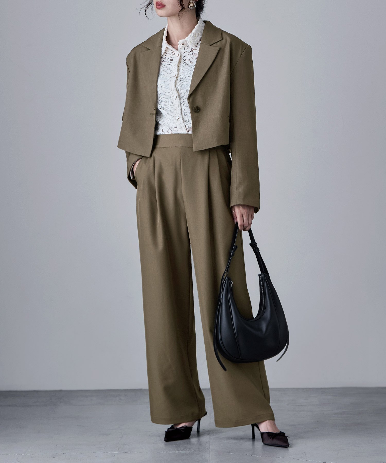 【ビーフラット/bflat】のセットアップパンツスーツ ツイルシングルテーラードジャケット タックワイドパンツ インテリア・キッズ・メンズ・レディースファッション・服の通販 founy(ファニー) 　ファッション　Fashion　レディースファッション　Fashion for Women　アウター　Coat / Outerwear Collection　レディースジャケット・軽アウター　Jackets　テーラードジャケット / 通勤・きれいめスタイル　Tailored Jackets & Blazers　セットアップ　Matching Sets　レディースパンツ・ボトムス　Pants & Trousers / Bottoms　スーツ　Business Suits & Workwear　スーツジャケット・オフィスブレザー　Suit Jackets / Blazers　スーツパンツ・ドレスパンツ　Suit Pants / Office Trousers / Dress Pants　スーツセット・2点セット・レディーススーツ　Suit Sets / 2-Piece Suits / Office Suit Sets　クロップド　Cropped, Short Length　ショート　Short, Short Length　シンプル　Simple, Minimal　ジャケット　Jacket, Outerwear　スウェット / スエット　Sweatshirt, Sweatwear　スニーカー　Sneakers, Trainers　セットアップ　Set-Up, Coordinated Outfit　ツイル　Twist, Twisted Detail　トレンド　Trend, Trending Now　ポケット　Pocket, Pocket Detail　ワイド　Wide, Wide Fit　おすすめ　Recommended / Our Picks　セレモニー　Ceremony　入学式　Entrance Ceremony　卒業式　Graduation Ceremony　カーキ|ID: prp329100004728830 ipo3291000000034930178