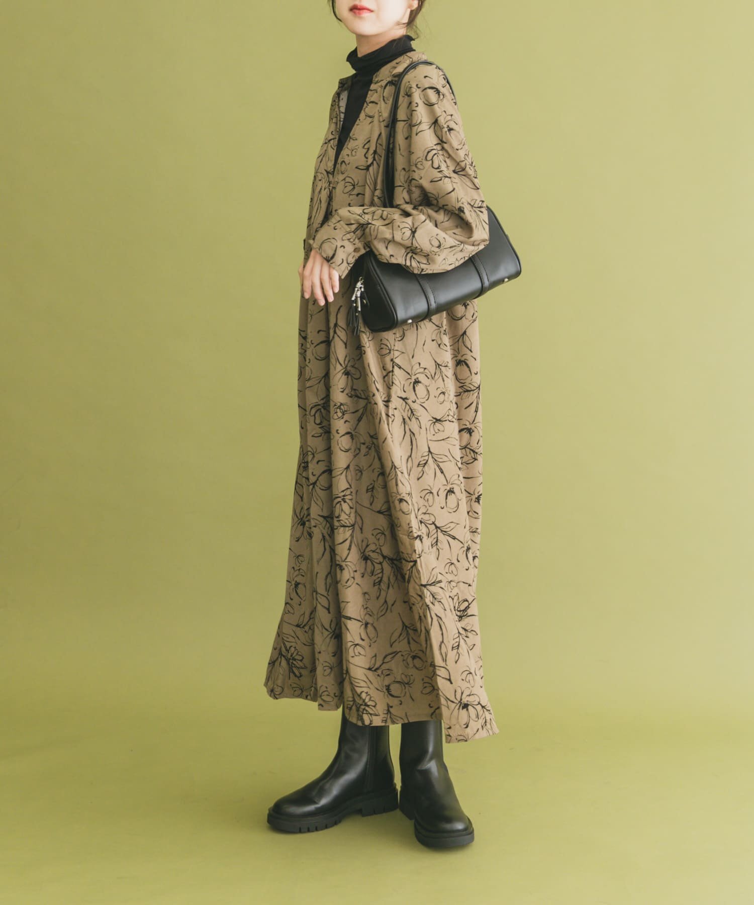 【アイテムズアーバンリサーチ/ITEMS URBAN RESEARCH】のフラワープリントワンピース インテリア・キッズ・メンズ・レディースファッション・服の通販 founy(ファニー) ファッション Fashion レディースファッション Fashion for Women ワンピース Dresses 2025年 2025 2025-2026秋冬・A/W Autumn/Winter 2025–26 AW25–26 冬 Winter / This Winter フラワー Flower, Floral プリント Print, Printed Pattern A/W・秋冬 Autumn/Winter BRN|ID: prp329100004728837 ipo3291000000034569565