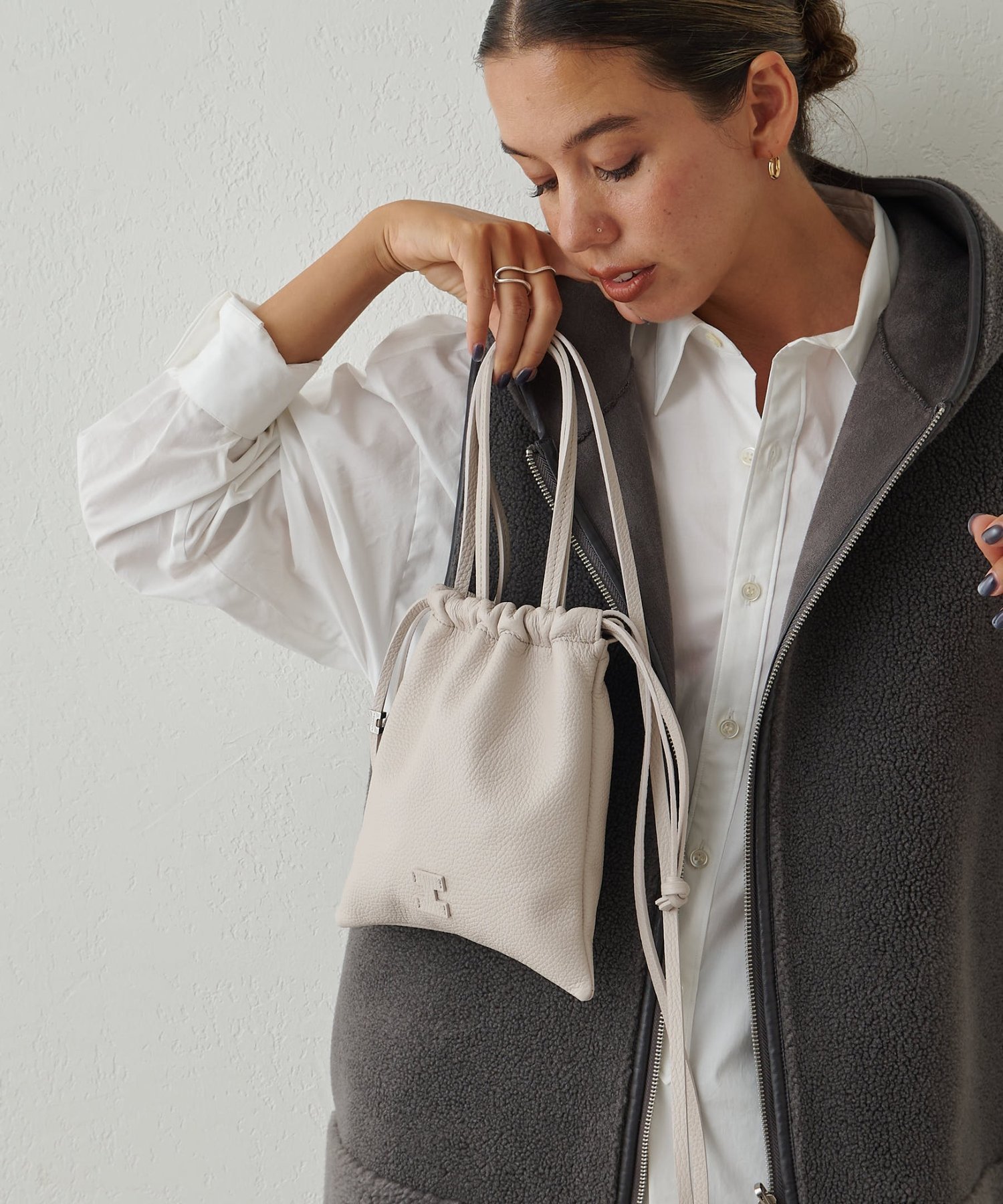 【イアクッチ/IACUCCI】のグラネッロ 2WAYTOTE CERVO インテリア・キッズ・メンズ・レディースファッション・服の通販 founy(ファニー) 　ファッション　Fashion　レディースファッション　Fashion for Women　バッグ　Bags　イエロー　Yellow　春　Spring　コレクション　Collection, Seasonal Line　コンパクト　Compact, Small Size　巾着　Drawstring Bag, Kinchaku　パープル　Purple, Violet　フロント　Front, Front Design　ポーチ　Pouch, Small Case　メタル　Metal, Metal Parts　リップ　Lip, Lip Motif　ワンポイント　One Point, Statement Accent　S/S・春夏　SS, Spring/Summer, Warm Season　夏　Summer　エクリュ|ID: prp329100004728916 ipo3291000000034795742