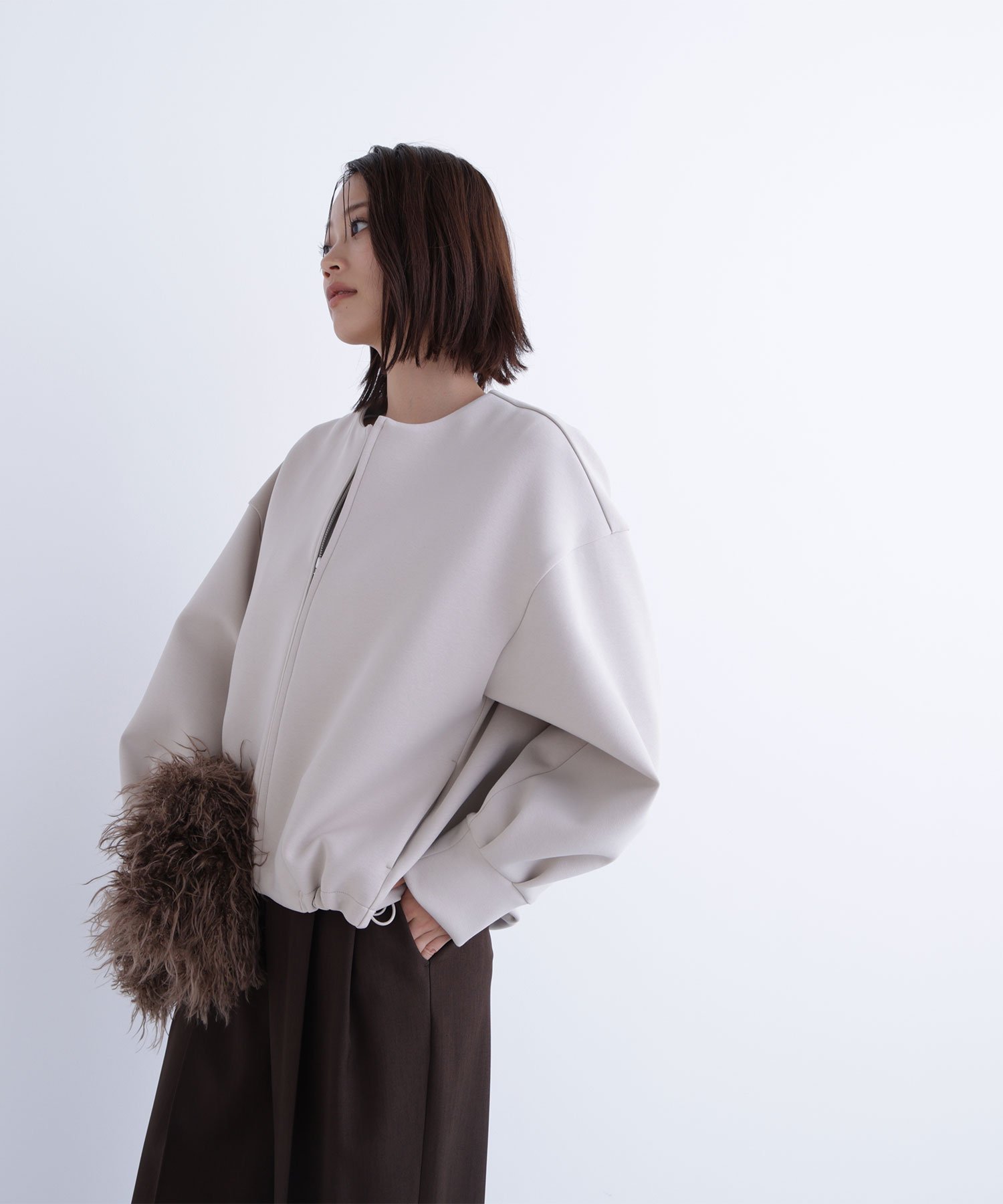 【ナチュラル ビューティー ベーシック/NATURAL BEAUTY BASIC】のノーカラーダンボールブルゾン インテリア・キッズ・メンズ・レディースファッション・服の通販 founy(ファニー) 　ファッション　Fashion　レディースファッション　Fashion for Women　アウター　Coat / Outerwear Collection　ブルゾンジャケット・スポーティアウター　Blouson Jackets　カットソー　Cut and Sewn Top　スピンドル　Spindle, Drawcord　バルーン　Balloon, Balloon Silhouette　フォルム　Silhouette, Form　ブルゾン　Blouson, Bomber Jacket　ポケット　Pocket, Pocket Detail　リラックス　Relax, Relaxed Fit　ベージュ|ID: prp329100004728929 ipo3291000000034271439