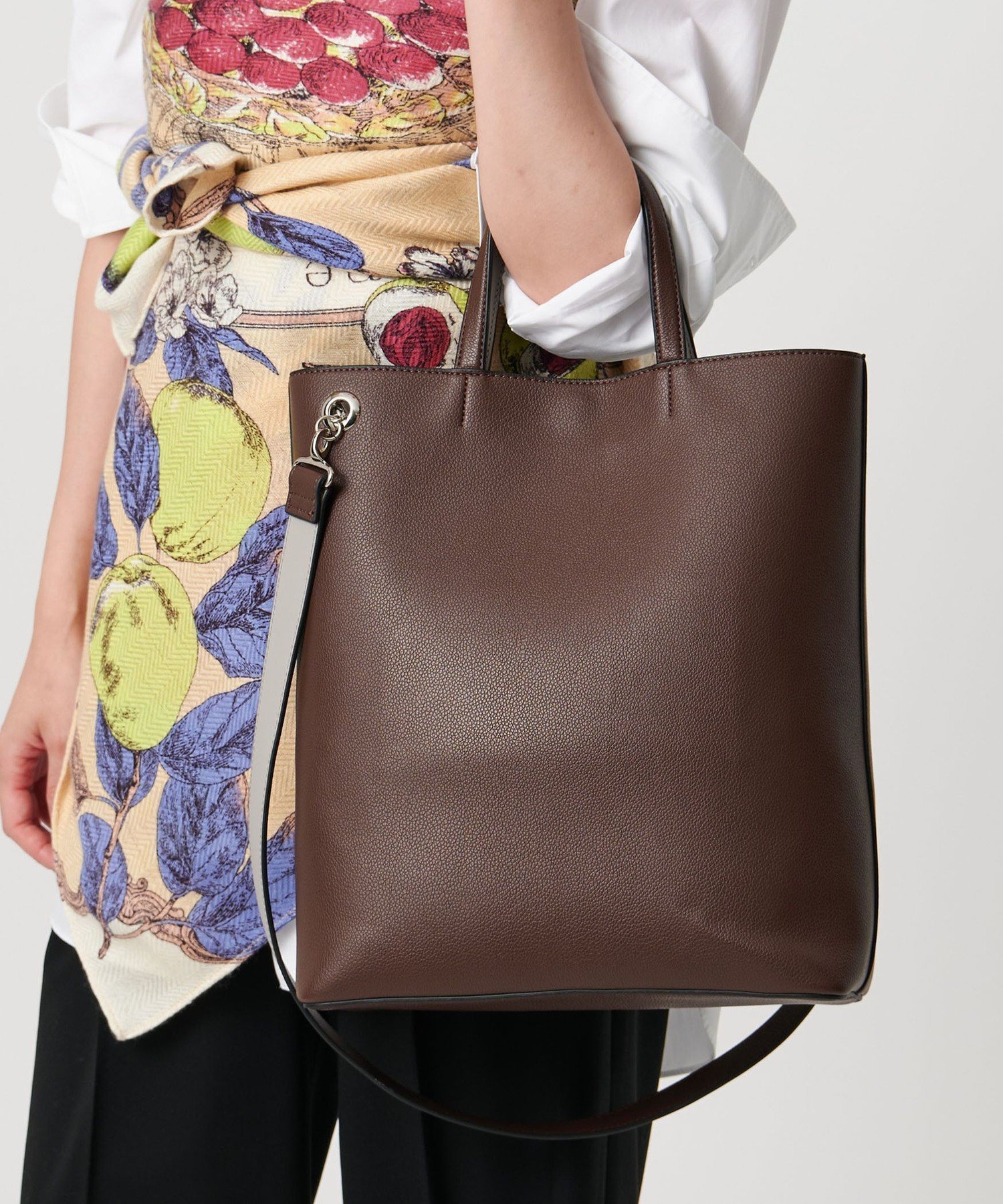 【ユナイテッドアローズ/UNITED ARROWS】のVERTICAL ベーシック トートバッグ インテリア・キッズ・メンズ・レディースファッション・服の通販 founy(ファニー) ファッション Fashion レディースファッション Fashion for Women バッグ Bags ショルダー Shoulder, Shoulder Strap シンプル Simple, Minimal 人気 Popular, Best Seller ベーシック Basic, Essential マグネット Magnet, Magnetic Closure モバイル Mobile, Smartphone ビジネス 仕事 通勤 Business / Work / Commuting DK.BROWN|ID: prp329100004728932 ipo3291000000034918750