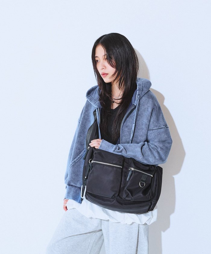 【ジーナシス/JEANASiS】のナイロンWポケットボディBAG インテリア・キッズ・メンズ・レディースファッション・服の通販 founy(ファニー) https://founy.com/ ファッション Fashion レディースファッション Fashion for Women バッグ Bags キーホルダー Keychain, Key Holder チャーム Charm, Pendant フロント Front, Front Design ポケット Pocket, Pocket Detail メタル Metal, Metal Parts A/W・秋冬 Autumn/Winter |ID: prp329100004728959 ipo3291000000034610290