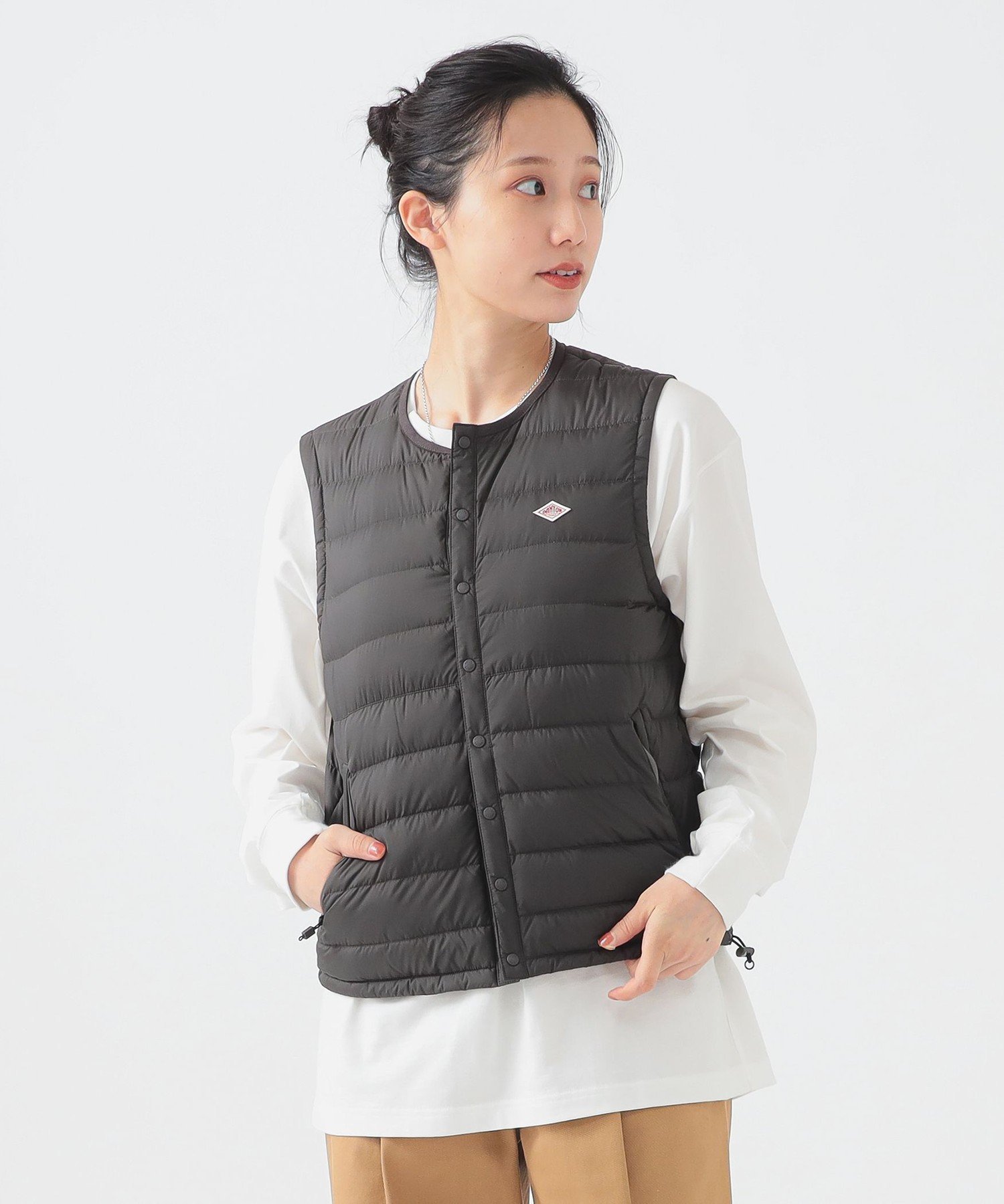 【ビーミングライフストアバイビームス/B:MING LIFE STORE by BEAMS】のDANTON / インナーダウン クルーネック ベスト 25FW(XS~M) 25AW 秋冬 ライトアウター レイヤード インテリア・キッズ・メンズ・レディースファッション・服の通販 founy(ファニー) ファッション Fashion レディースファッション Fashion for Women アウター Coat / Outerwear Collection トップス・カットソー Cut & Sew Tops ベスト&ジレ / 重ね着スタイル Vests & Gilets アウトドア Outdoor Clothing インナー Innerwear 秋 Autumn コンパクト Compact, Small Size シンプル Simple, Minimal ジップ Zip, Zipper ジャケット Jacket, Outerwear タフタ Taffeta, Structured Fabric ダウン Down, Puffer 定番 Standard, Basic Item フランス France, French ベスト Vest, Waistcoat ワーク Workwear, Utility Style 冬 Winter / This Winter A/W・秋冬 Autumn/Winter 再入荷 Restock / Back in Stock おすすめ Recommended / Our Picks 2025年 2025 2025-2026秋冬・A/W Autumn/Winter 2025–26 AW25–26 IRON|ID: prp329100004729082 ipo3291000000034554045