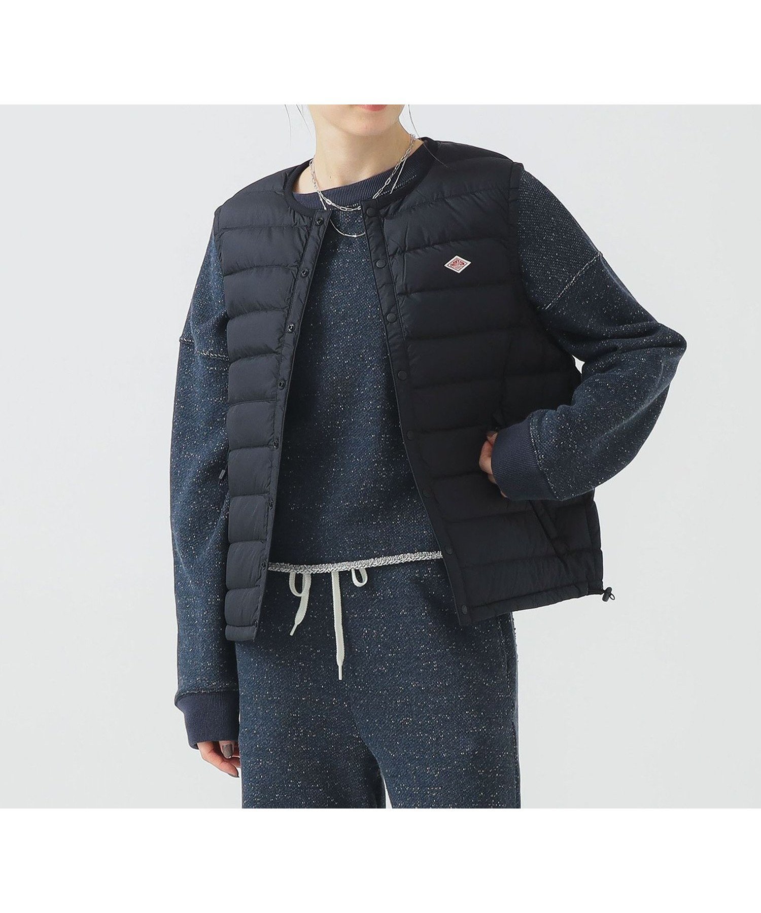 【ビーミングライフストアバイビームス/B:MING LIFE STORE by BEAMS】のDANTON / インナーダウン クルーネック ベスト 25FW(XS~M) 25AW 秋冬 ライトアウター レイヤード インテリア・キッズ・メンズ・レディースファッション・服の通販 founy(ファニー) ファッション Fashion レディースファッション Fashion for Women アウター Coat / Outerwear Collection トップス・カットソー Cut & Sew Tops ベスト&ジレ / 重ね着スタイル Vests & Gilets アウトドア Outdoor Clothing インナー Innerwear 秋 Autumn コンパクト Compact, Small Size シンプル Simple, Minimal ジップ Zip, Zipper ジャケット Jacket, Outerwear タフタ Taffeta, Structured Fabric ダウン Down, Puffer 定番 Standard, Basic Item フランス France, French ベスト Vest, Waistcoat ワーク Workwear, Utility Style 冬 Winter / This Winter A/W・秋冬 Autumn/Winter 再入荷 Restock / Back in Stock おすすめ Recommended / Our Picks 2025年 2025 2025-2026秋冬・A/W Autumn/Winter 2025–26 AW25–26 BLACK|ID: prp329100004729082 ipo3291000000034554046