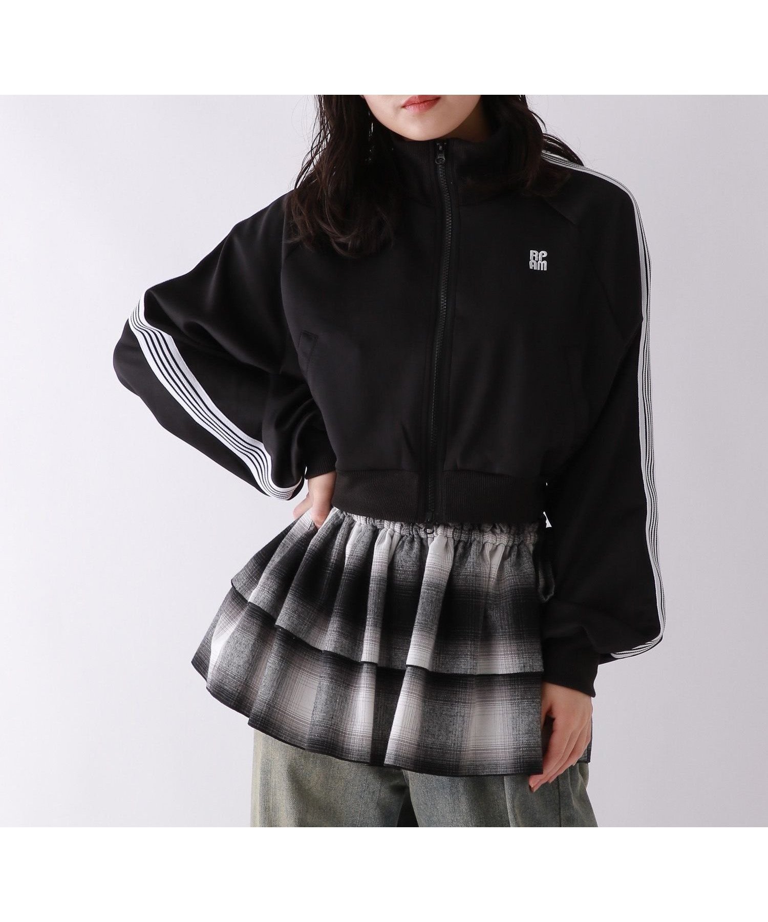 【レピピアルマリオ/repipi armario / KIDS】のショートトラックジャケット インテリア・キッズ・メンズ・レディースファッション・服の通販 founy(ファニー) 　ファッション　Fashion　キッズファッション　Fashion for Kids　アウター　Coat Outerwear /Kids　おすすめ　Recommended / Our Picks　インナー　Innerwear　ショート　Short, Short Length　ジャケット　Jacket, Outerwear　スポーツ　Sports, Activewear　チュール　Tulip, Tulip Motif　デニム　Denim, Jeans Material　レース　Lace, Lace Fabric　ロング　Long, Long-Length　定番　Standard, Basic Item　秋　Autumn　ブラック09|ID: prp329100004729165 ipo3291000000034165268