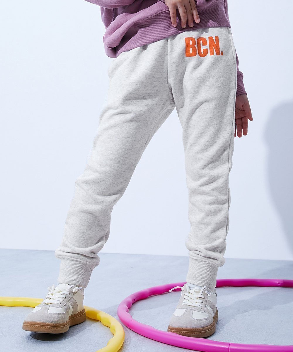 【デビロック/devirock / KIDS】のデビラボ プリント スウェットパンツ スウェットパンツ ロングパンツ ボトムス 25AW インテリア・キッズ・メンズ・レディースファッション・服の通販 founy(ファニー) 　ファッション　Fashion　キッズファッション　Fashion for Kids　ボトムス　Bottoms　シンプル　Simple, Minimal　プリント　Print, Printed Pattern　ロング　Long, Long-Length　おすすめ　Recommended / Our Picks　2025年　2025　2025-2026秋冬・A/W　Autumn/Winter 2025–26 AW25–26　006-ロゴS-オートミール|ID: prp329100004729170 ipo3291000000034165293