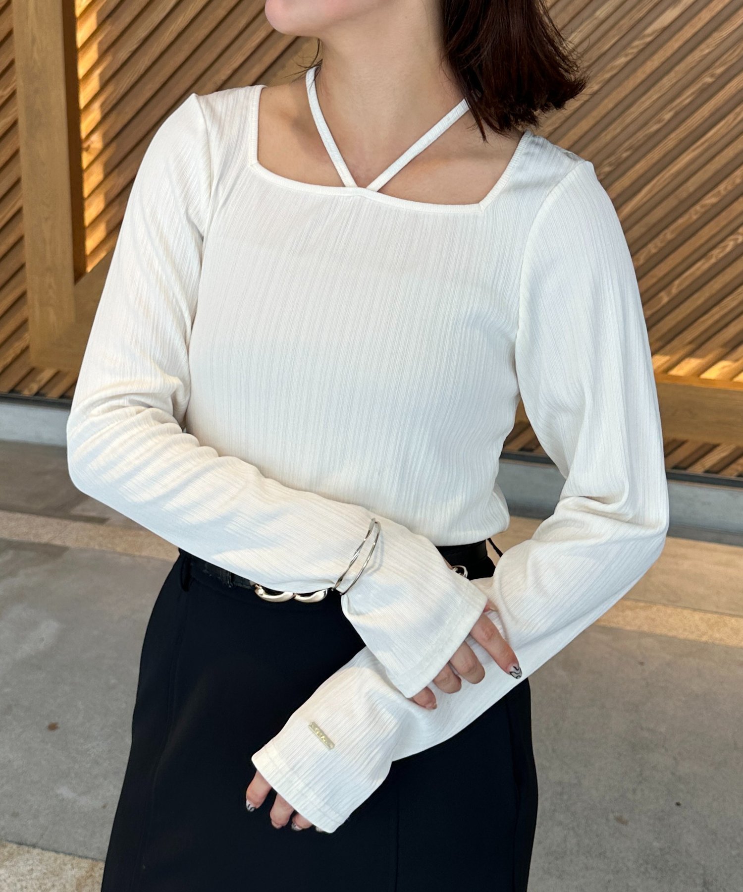 【ゼヴォン/Thevon】のチャーム付きホルターネックリブプルオーバー インテリア・キッズ・メンズ・レディースファッション・服の通販 founy(ファニー) 　ファッション　Fashion　レディースファッション　Fashion for Women　トップス・カットソー　Cut & Sew Tops　カジュアルプルオーバー・ニットトップス　Pullovers & Knit Tops / Casual Pullovers　スラックス　Slacks, Dress Pants　チャーム　Charm, Pendant　デコルテ　Décolleté, Neckline　フレア　Flare, Flared　マーメイド　Mermaid, Fishtail Silhouette　ワイド　Wide, Wide Fit　再入荷　Restock / Back in Stock　おすすめ　Recommended / Our Picks　2025年　2025　2025-2026秋冬・A/W　Autumn/Winter 2025–26 AW25–26　アイボリー|ID: prp329100004729236 ipo3291000000034900952