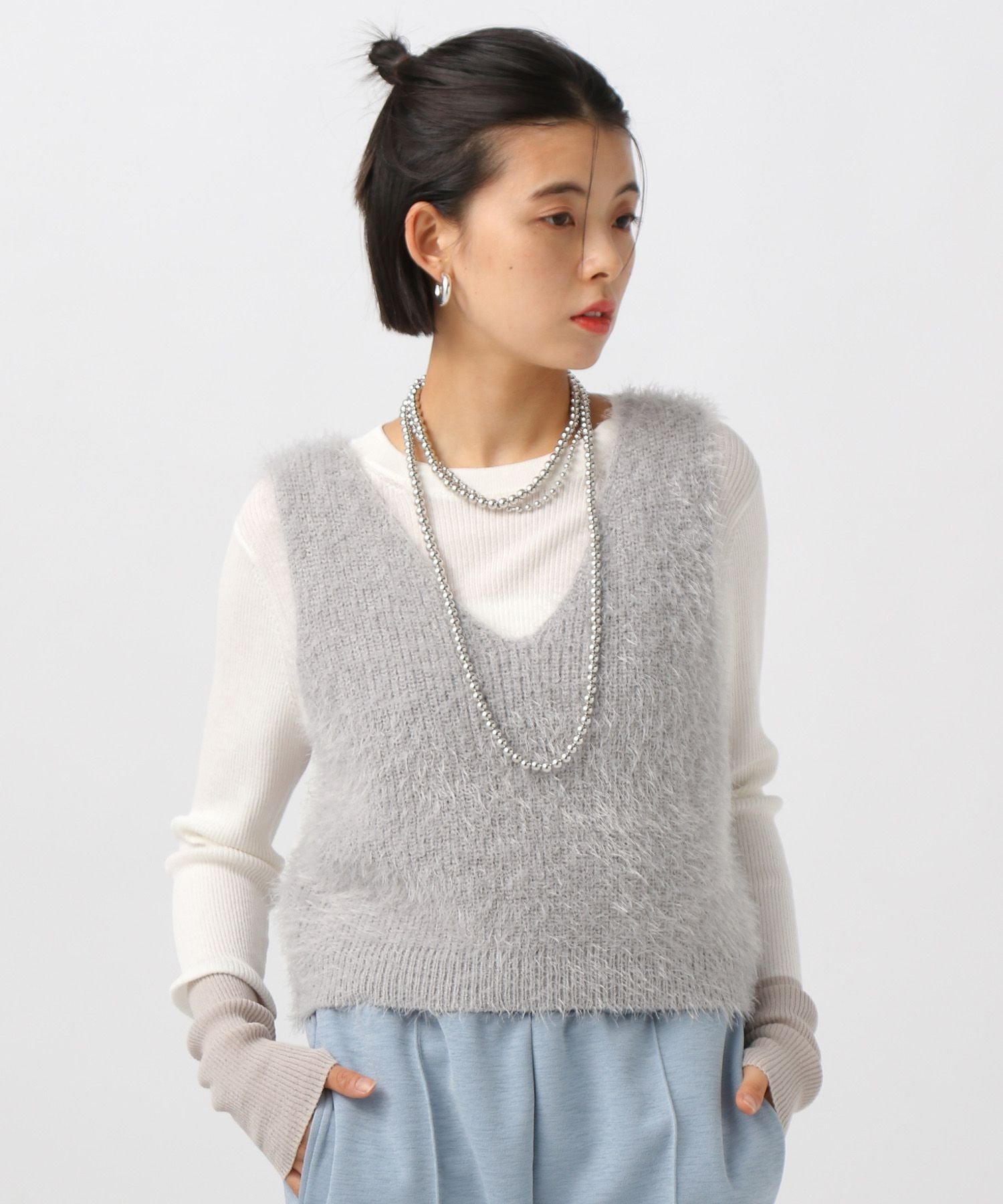 【ベイフロー/BAYFLOW】のショートファーベスト インテリア・キッズ・メンズ・レディースファッション・服の通販 founy(ファニー)  ファッション Fashion レディースファッション Fashion for Women アウター Coat / Outerwear Collection トップス・カットソー Cut & Sew Tops ベスト&ジレ / 重ね着スタイル Vests & Gilets おすすめ Recommended / Our Picks インナー Innerwear キャミソール Camisole, Spaghetti Strap Top シンプル Simple, Minimal ストレート Straight, Straight Cut トレンド Trend, Trending Now フェザー Feather, Feather Detail フェザーヤーン Feather Yarn, Fluffy Yarn ベスト Vest, Waistcoat 今季 This Season, Current Season ライトグレー12|ID: prp329100004729305 ipo3291000000034447532