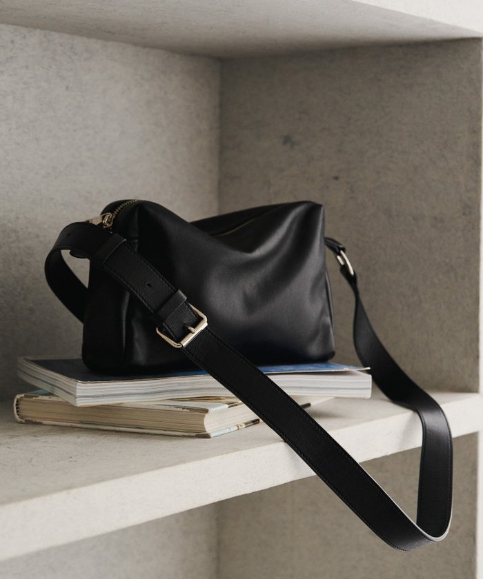 【ラシット/russet】の【BF15%OFFクーポン対象】レザースクエアショルダーバッグ インテリア・キッズ・メンズ・レディースファッション・服の通販 founy(ファニー) https://founy.com/ ファッション Fashion レディースファッション Fashion for Women バッグ Bags ショルダー Shoulder, Shoulder Strap シルバー Silver, Metallic Silver シンプル Simple, Minimal スクエア Square, Square Shape 財布 Wallet, Purse 定番 Standard, Basic Item フォルム Silhouette, Form ベーシック Basic, Essential ポケット Pocket, Pocket Detail ポーチ Pouch, Small Case ラップ Wrap, Wrap Design 日本製 Made In Japan エレガント 上品 Elegant 2025年 2025 2025-2026秋冬・A/W Autumn/Winter 2025–26 AW25–26 |ID: prp329100004729378 ipo3291000000034579328