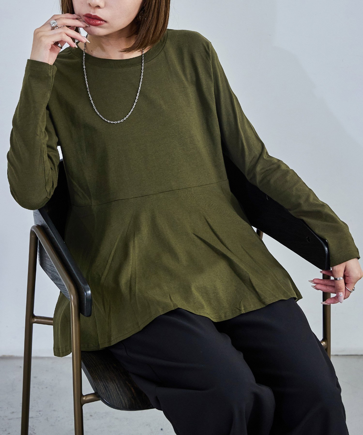 【ビーフラット/bflat】の【M-5L】ペプラムフレアトップス 長袖 ロングスリーブ カットソー ペプラム インテリア・キッズ・メンズ・レディースファッション・服の通販 founy(ファニー) 　ファッション　Fashion　レディースファッション　Fashion for Women　トップス・カットソー　Cut & Sew Tops　カットソー・ベーシックTシャツ　Cut-and-Sewn Tops / Stretch Tees & Basics　おすすめ　Recommended / Our Picks　カットソー　Cut and Sewn Top　ジャケット　Jacket, Outerwear　スラックス　Slacks, Dress Pants　スリーブ　Sleeve, Long Sleeve / Short Sleeve　デニム　Denim, Jeans Material　ビッグ　Big, Oversized　フェミニン　Feminine, Girly　フレア　Flare, Flared　ベーシック　Basic, Essential　ペプラム　Peplum, Flared Hem　ロング　Long, Long-Length　エレガント 上品　Elegant　楽ちん　Easy Fit, Comfortable　A/W・秋冬　Autumn/Winter　長袖　Long Sleeve, Full Sleeve　カーキ|ID: prp329100004730067 ipo3291000000034620998