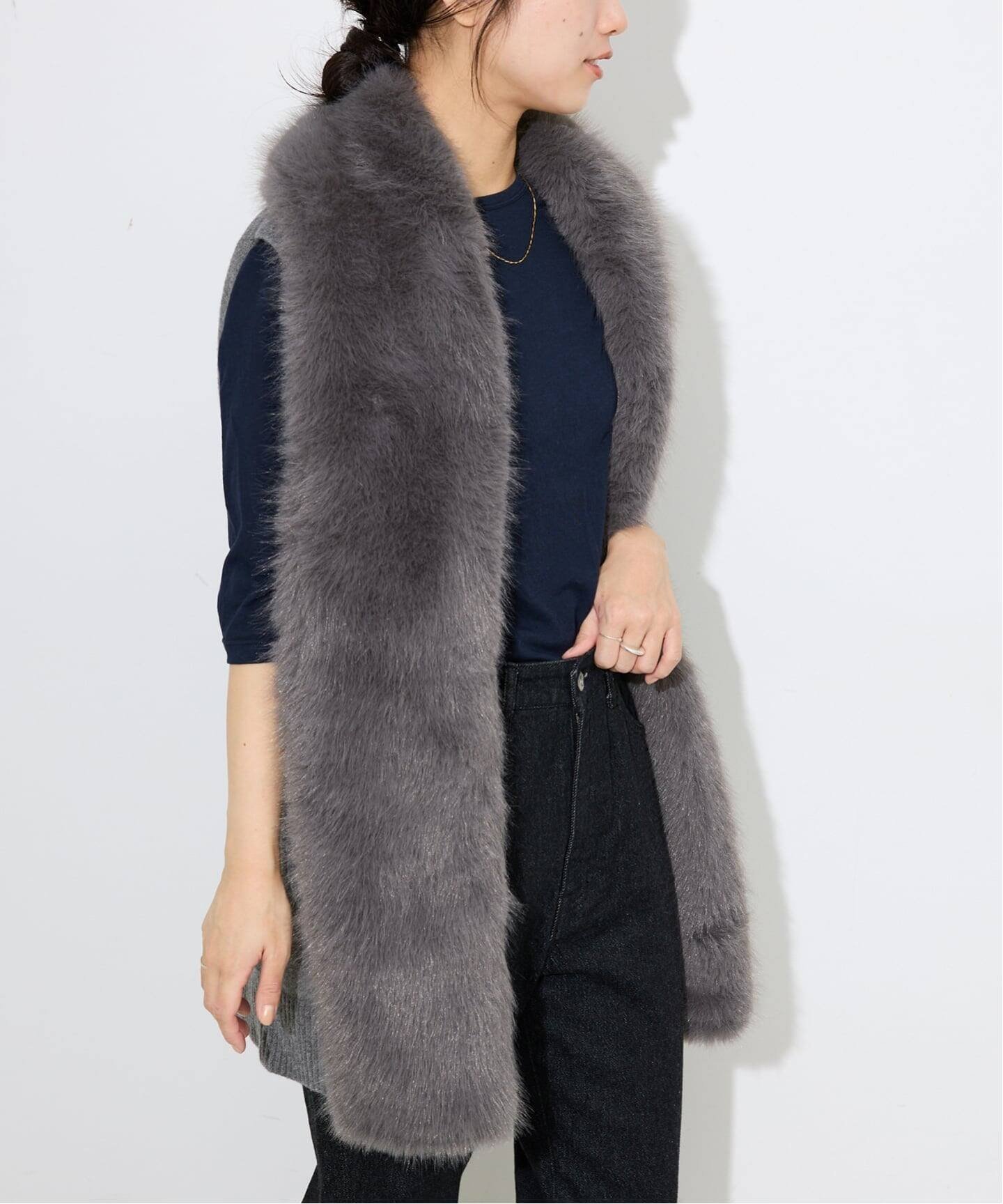 【スローブ イエナ/SLOBE IENA】のドッキングファーベスト インテリア・キッズ・メンズ・レディースファッション・服の通販 founy(ファニー) 　ファッション　Fashion　レディースファッション　Fashion for Women　アウター　Coat / Outerwear Collection　トップス・カットソー　Cut & Sew Tops　ベスト&ジレ / 重ね着スタイル　Vests & Gilets　2025年　2025　2025-2026秋冬・A/W　Autumn/Winter 2025–26 AW25–26　おすすめ　Recommended / Our Picks　ジャケット　Jacket, Outerwear　スウェット / スエット　Sweatshirt, Sweatwear　ドッキング　Docking, Mixed Material　フェイクファー　Faux Fur, Imitation Fur　ブルゾン　Blouson, Bomber Jacket　ベスト　Vest, Waistcoat　グレー|ID: prp329100004730133 ipo3291000000034170038